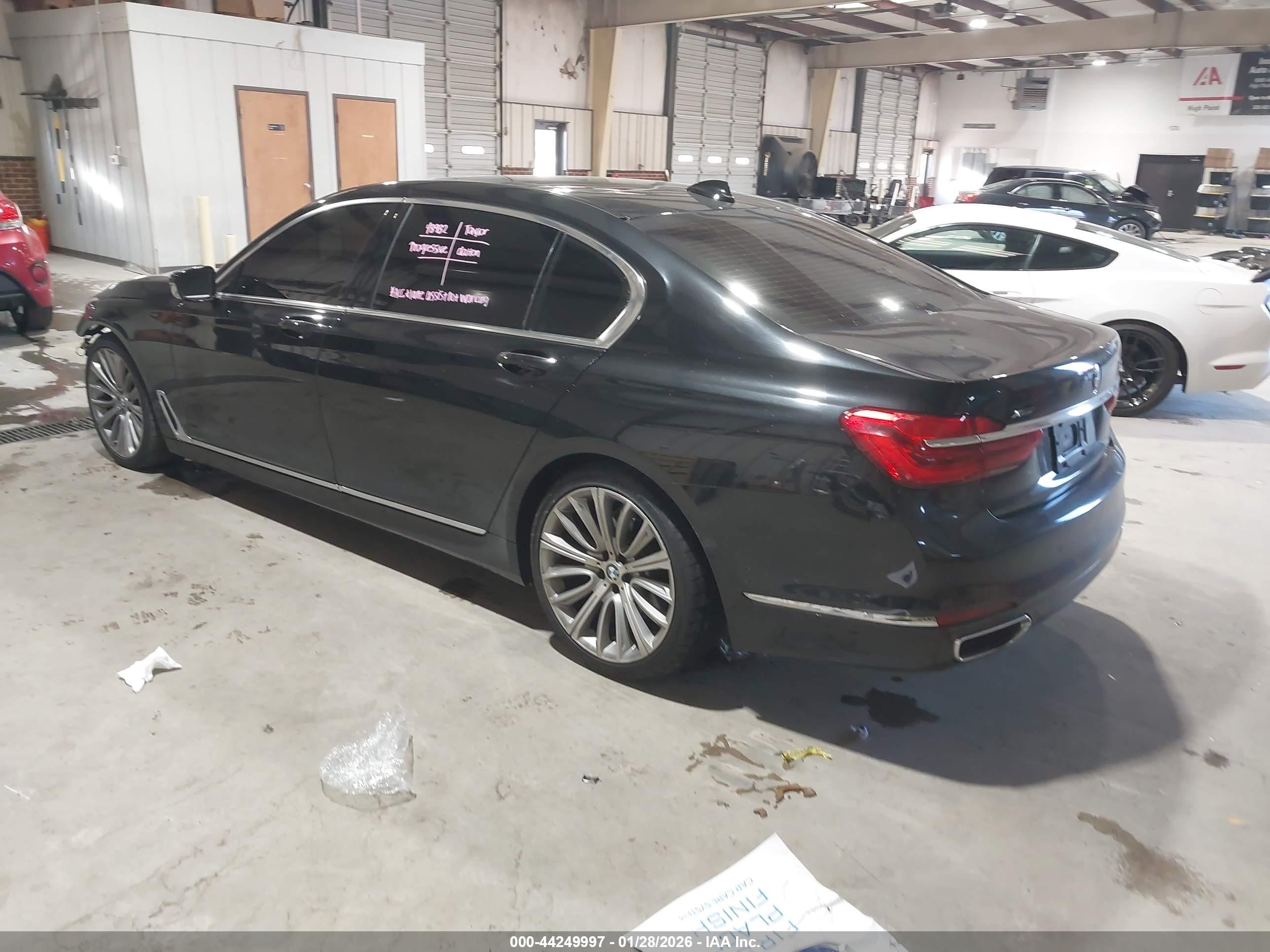 BMW 750I image 3