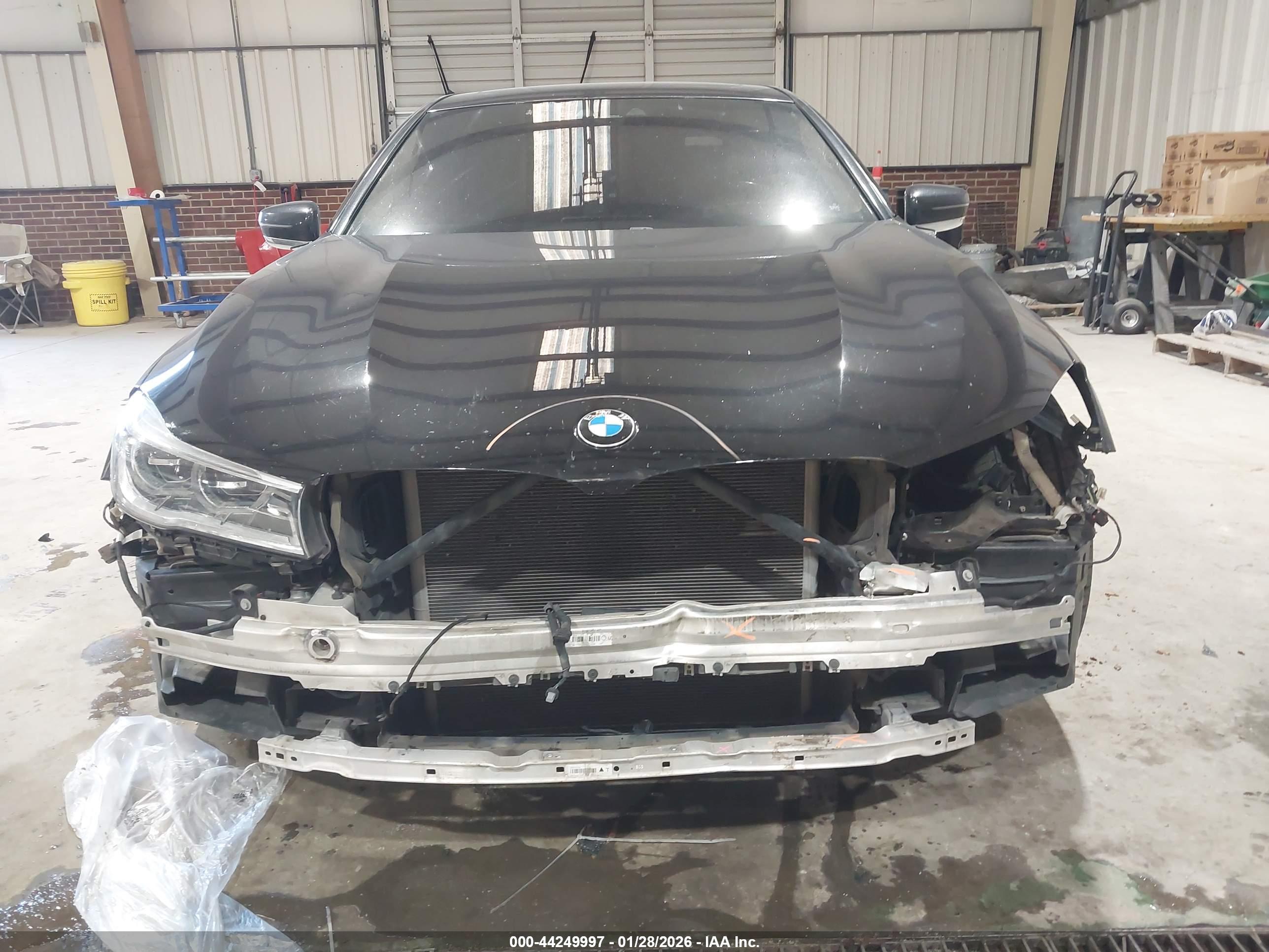 BMW 750I image 6