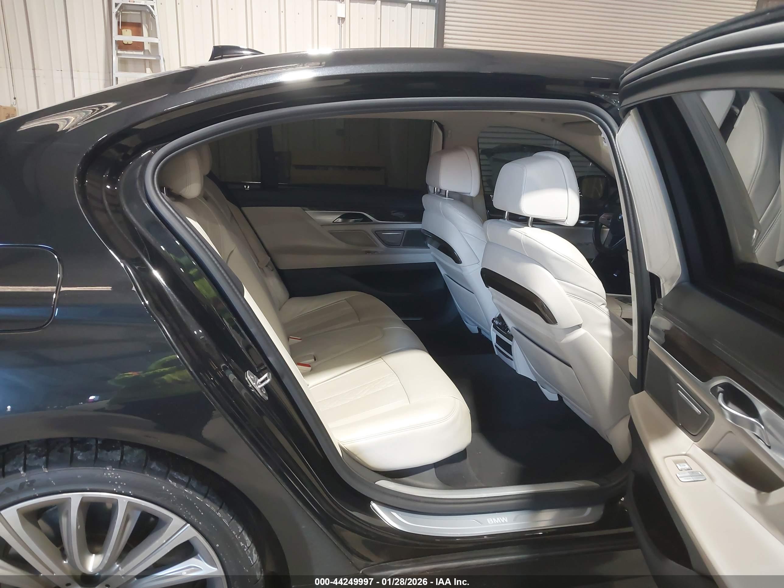 BMW 750I image 8