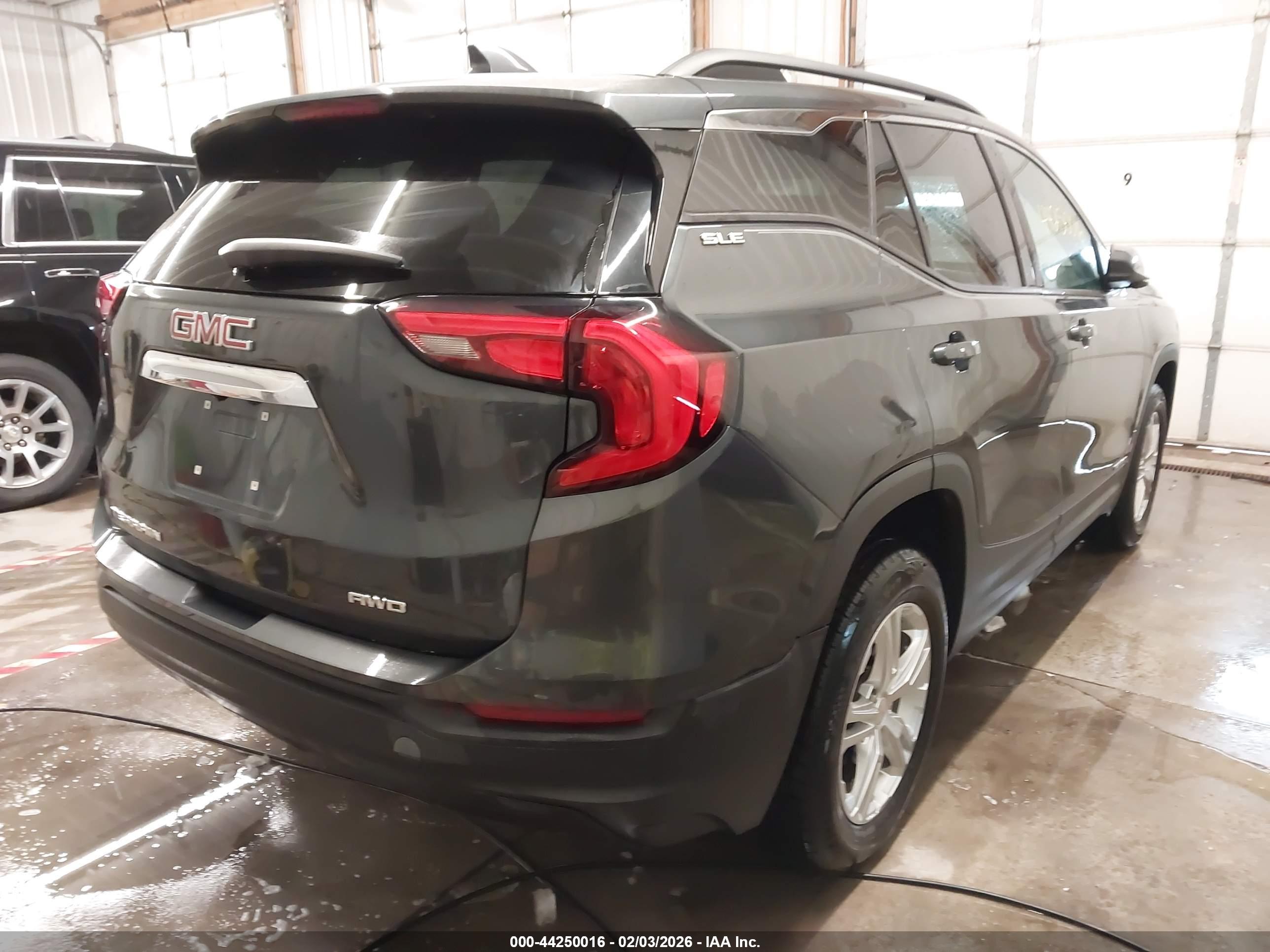 GMC TERRAIN image 4