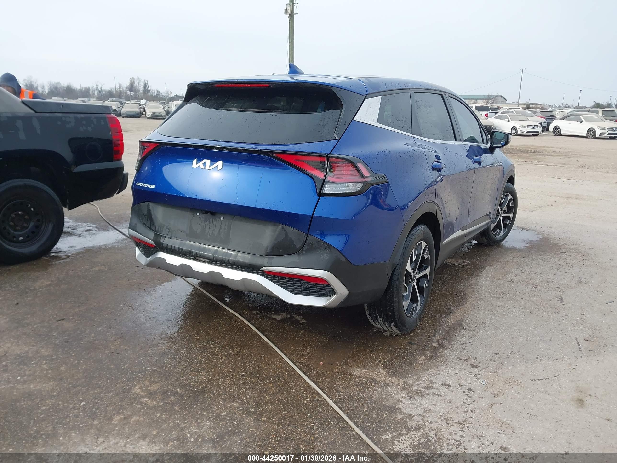 KIA SPORTAGE image 4