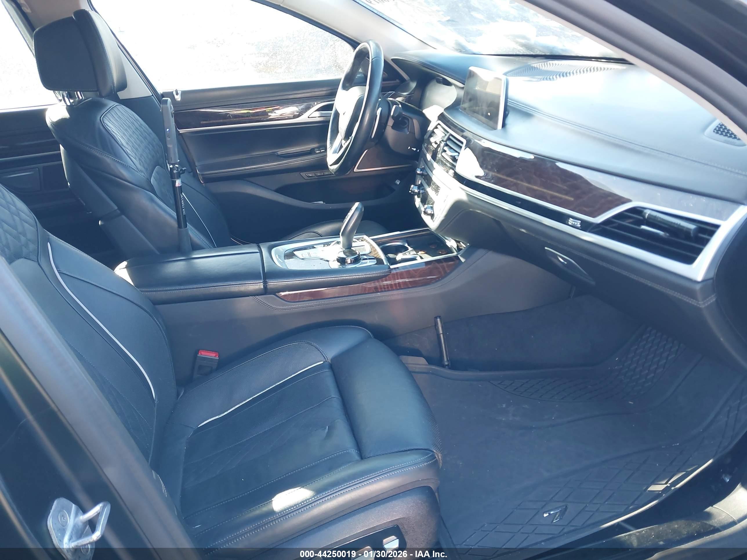 BMW 750I image 5