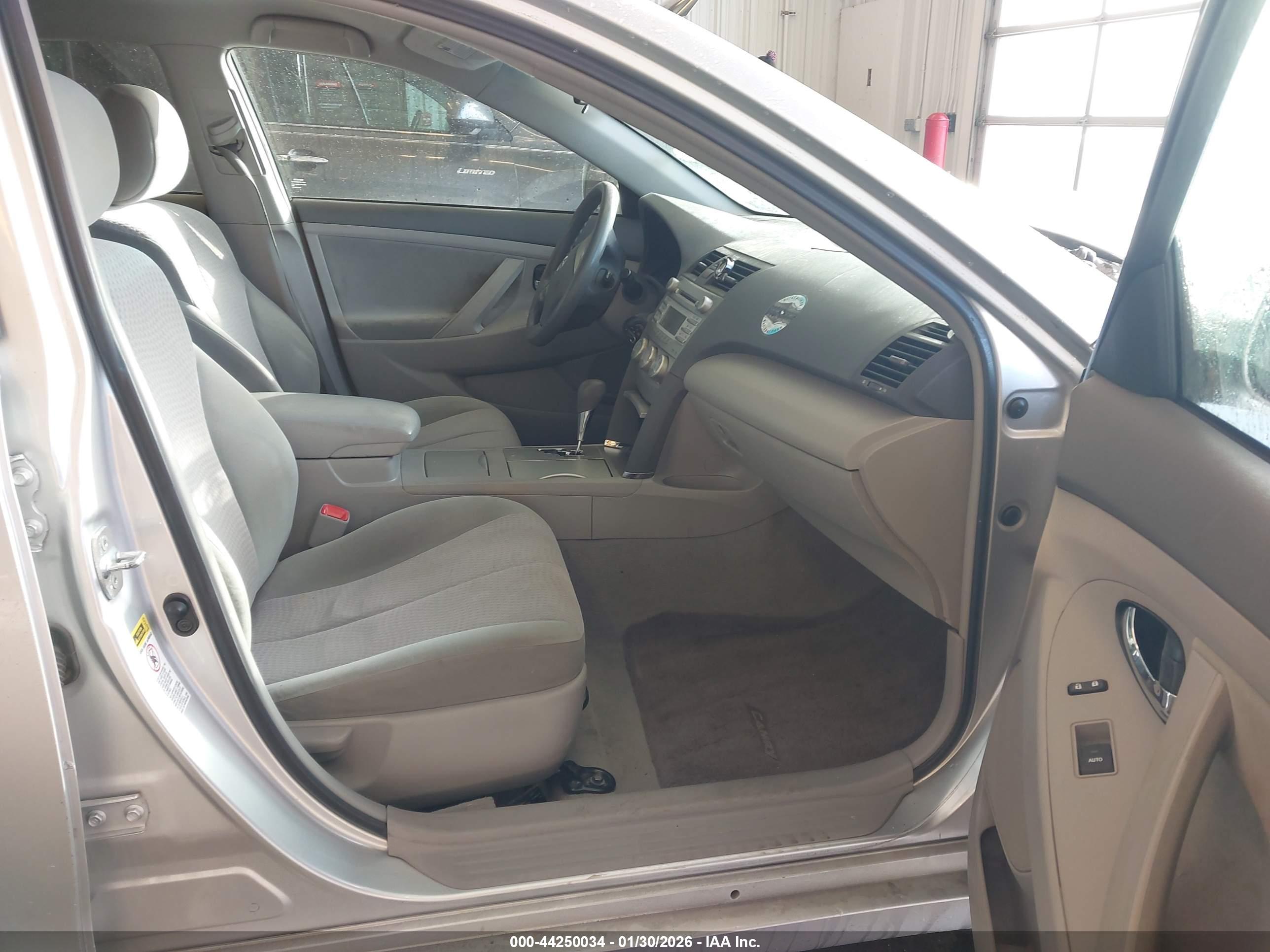 TOYOTA CAMRY image 5
