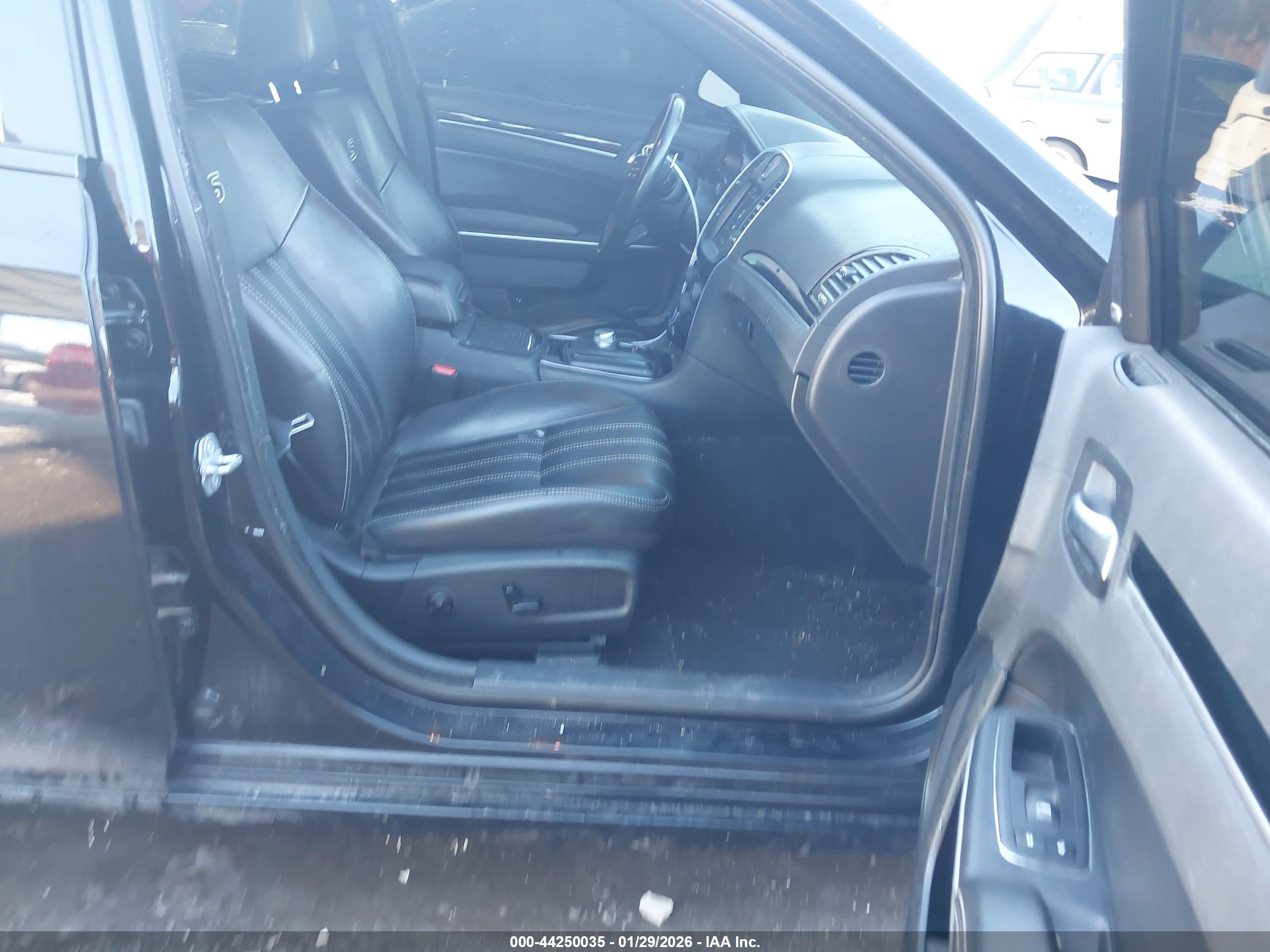 CHRYSLER 300 image 5