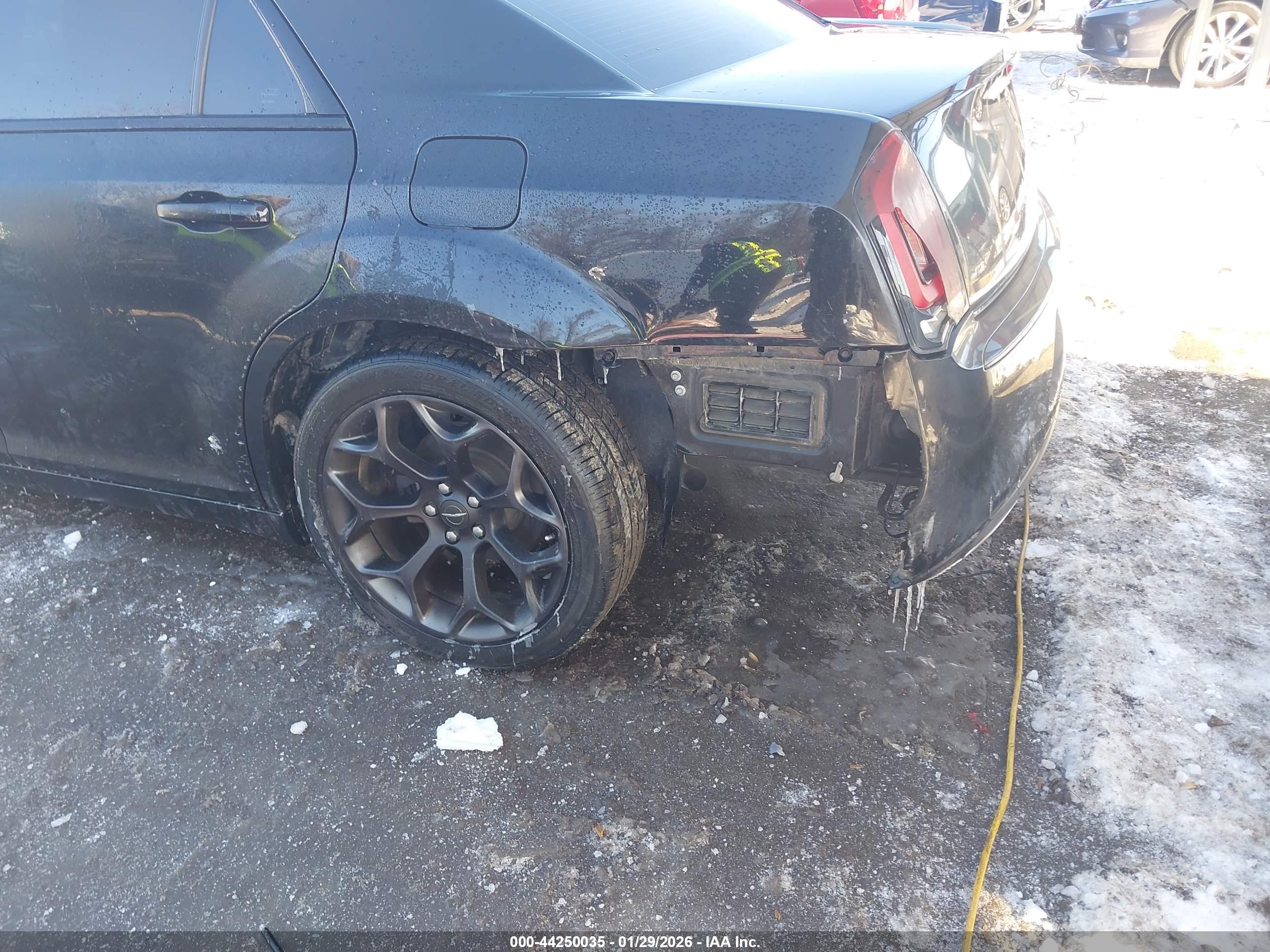 CHRYSLER 300 image 6
