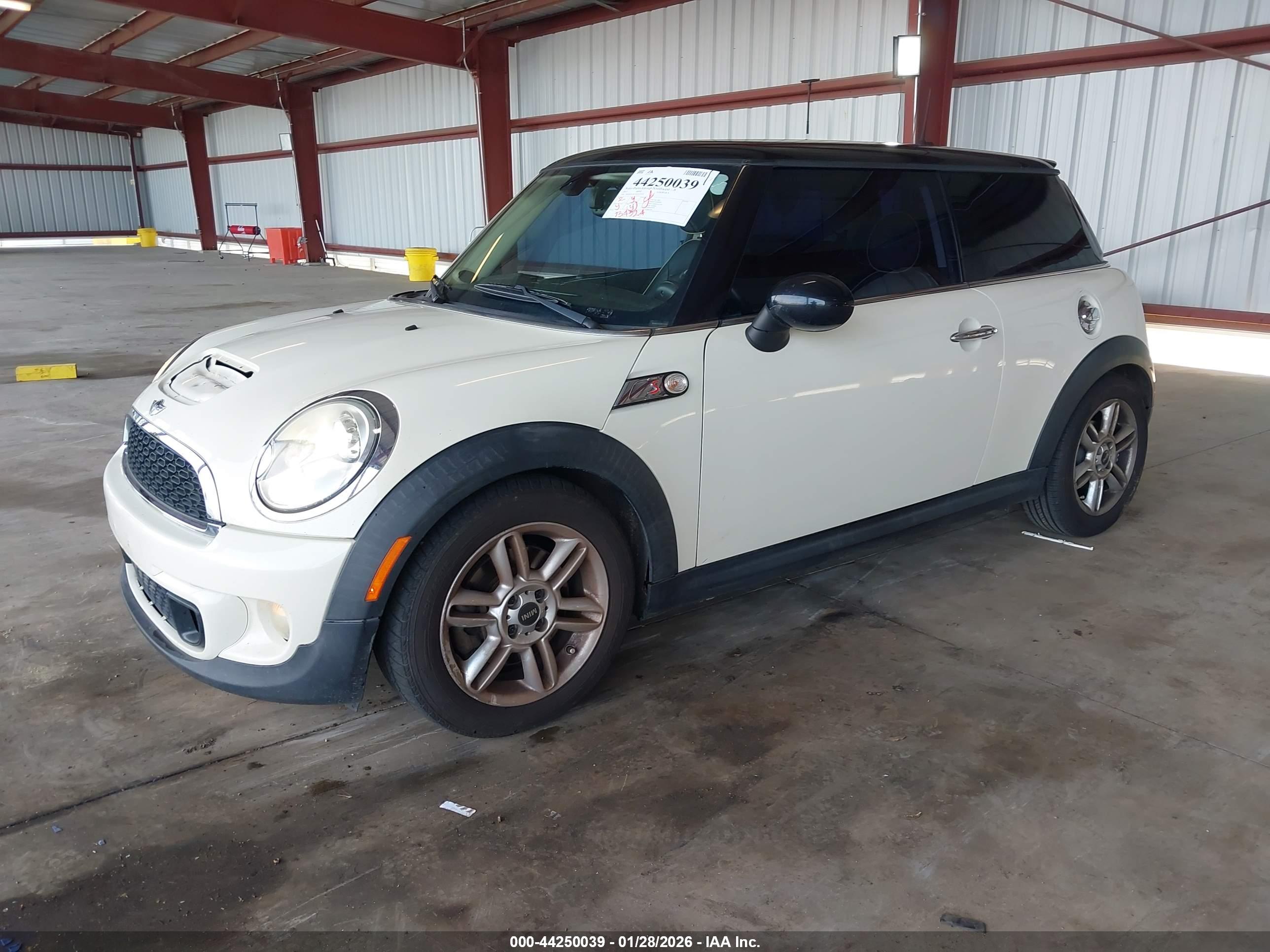 MINI COOPER image 2