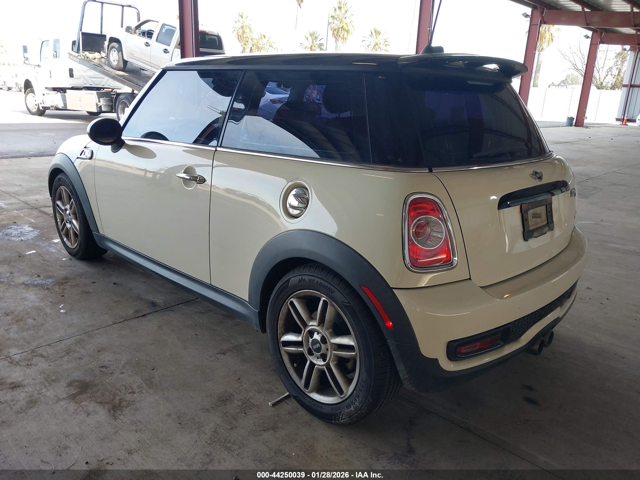 MINI COOPER image 3