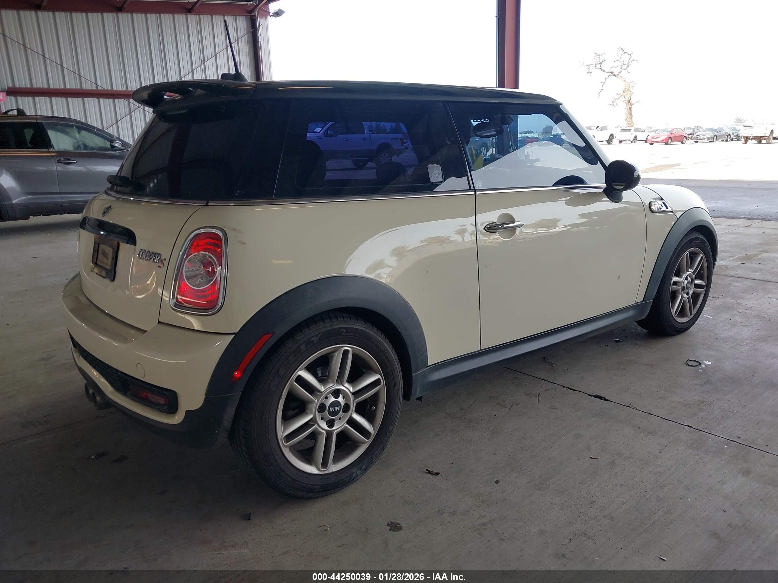 MINI COOPER image 4