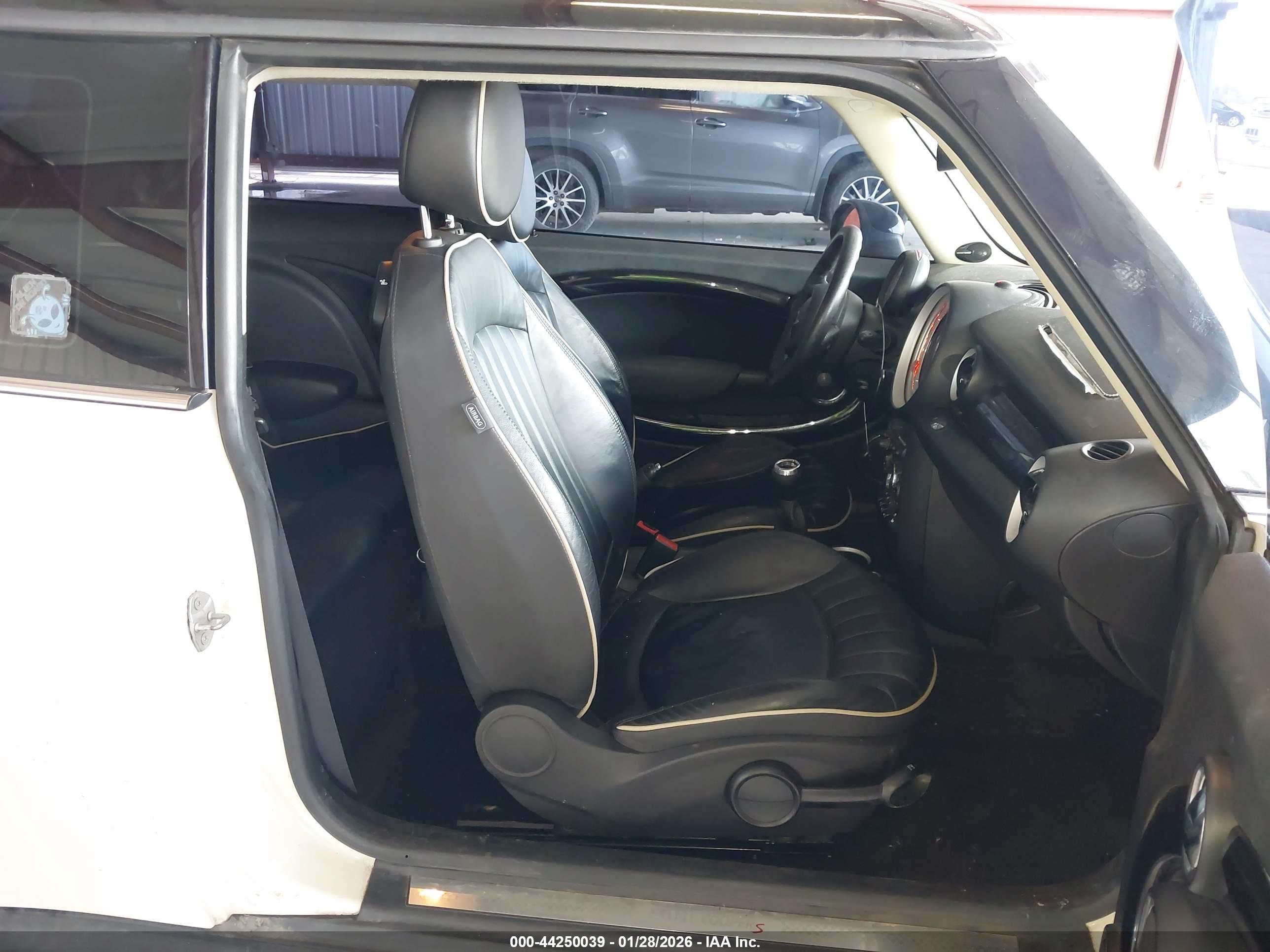 MINI COOPER image 5