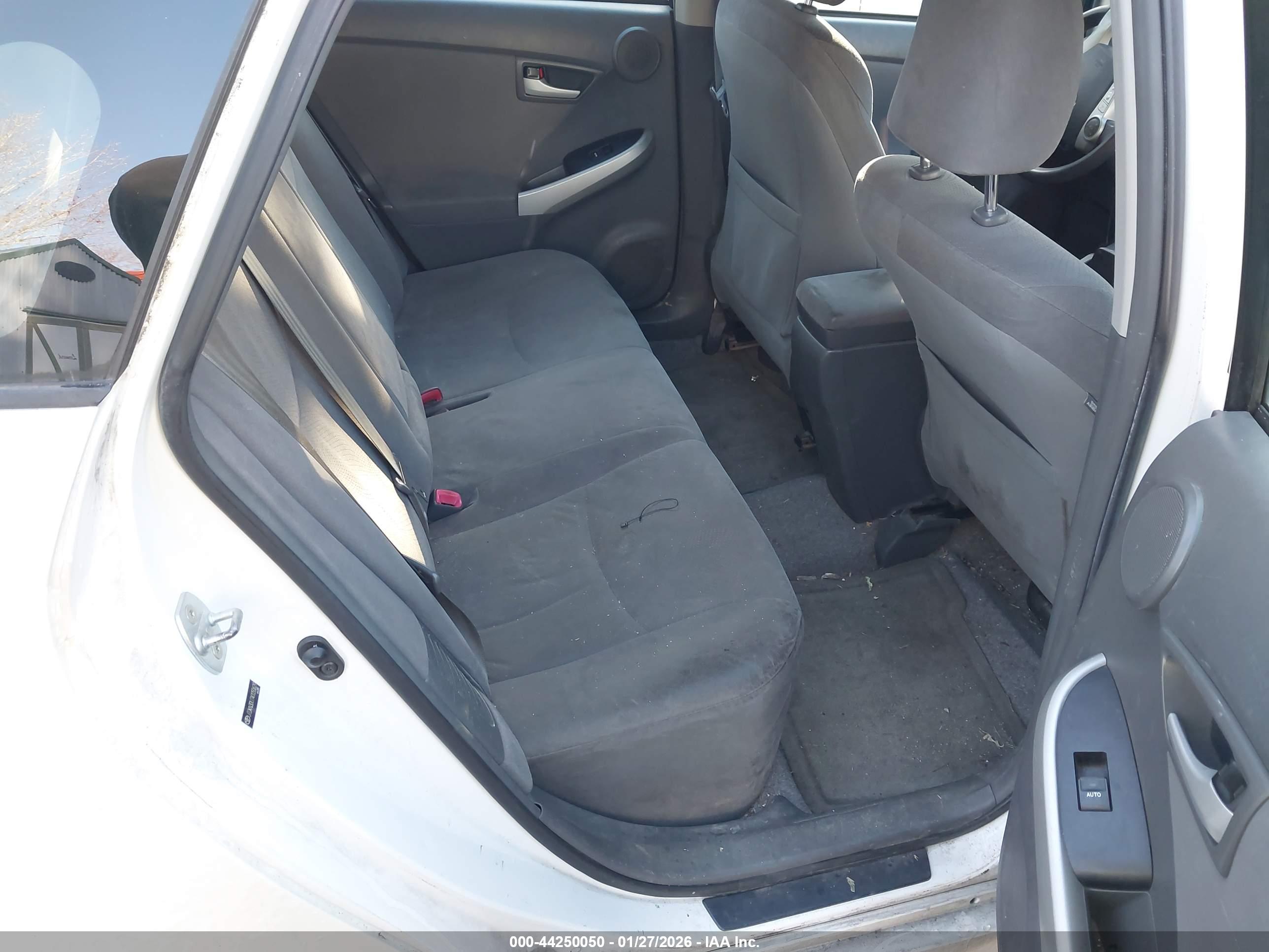 TOYOTA PRIUS image 8
