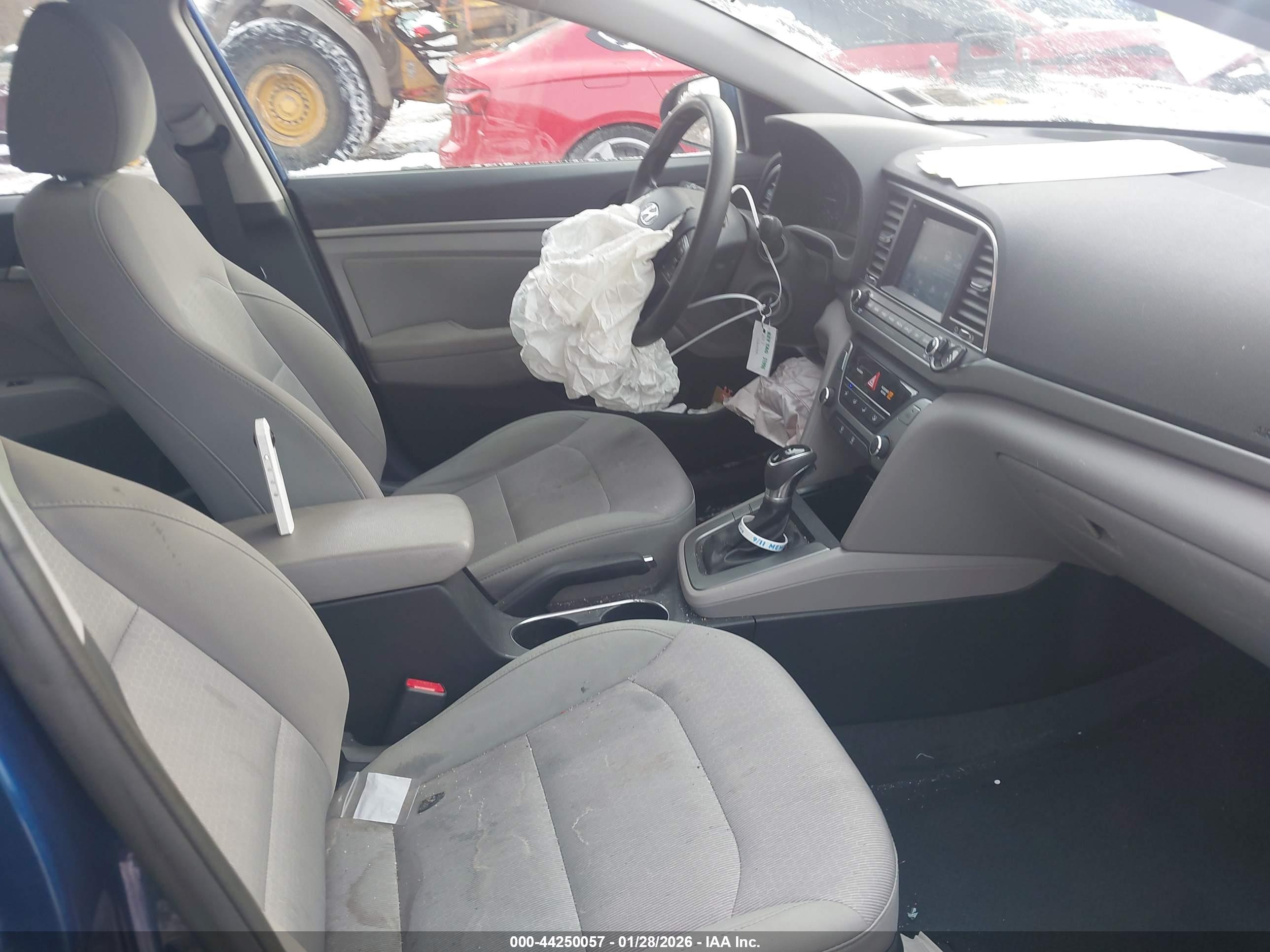 HYUNDAI ELANTRA image 5