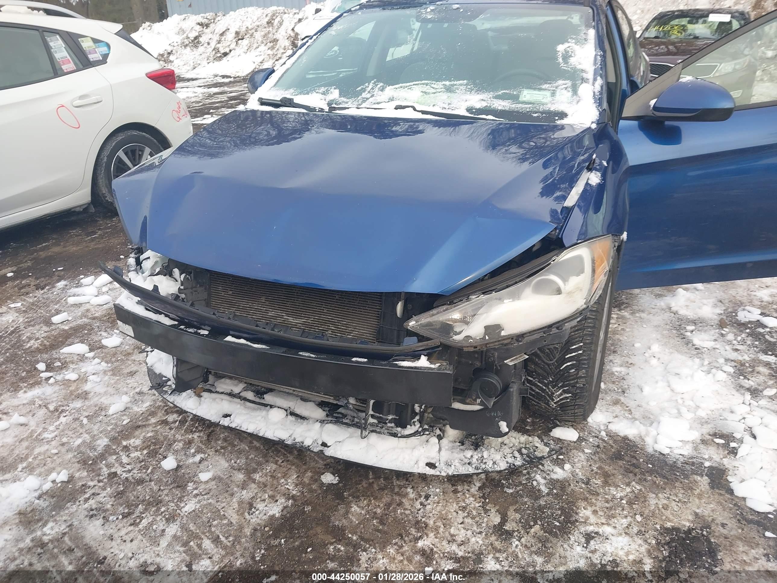 HYUNDAI ELANTRA image 6