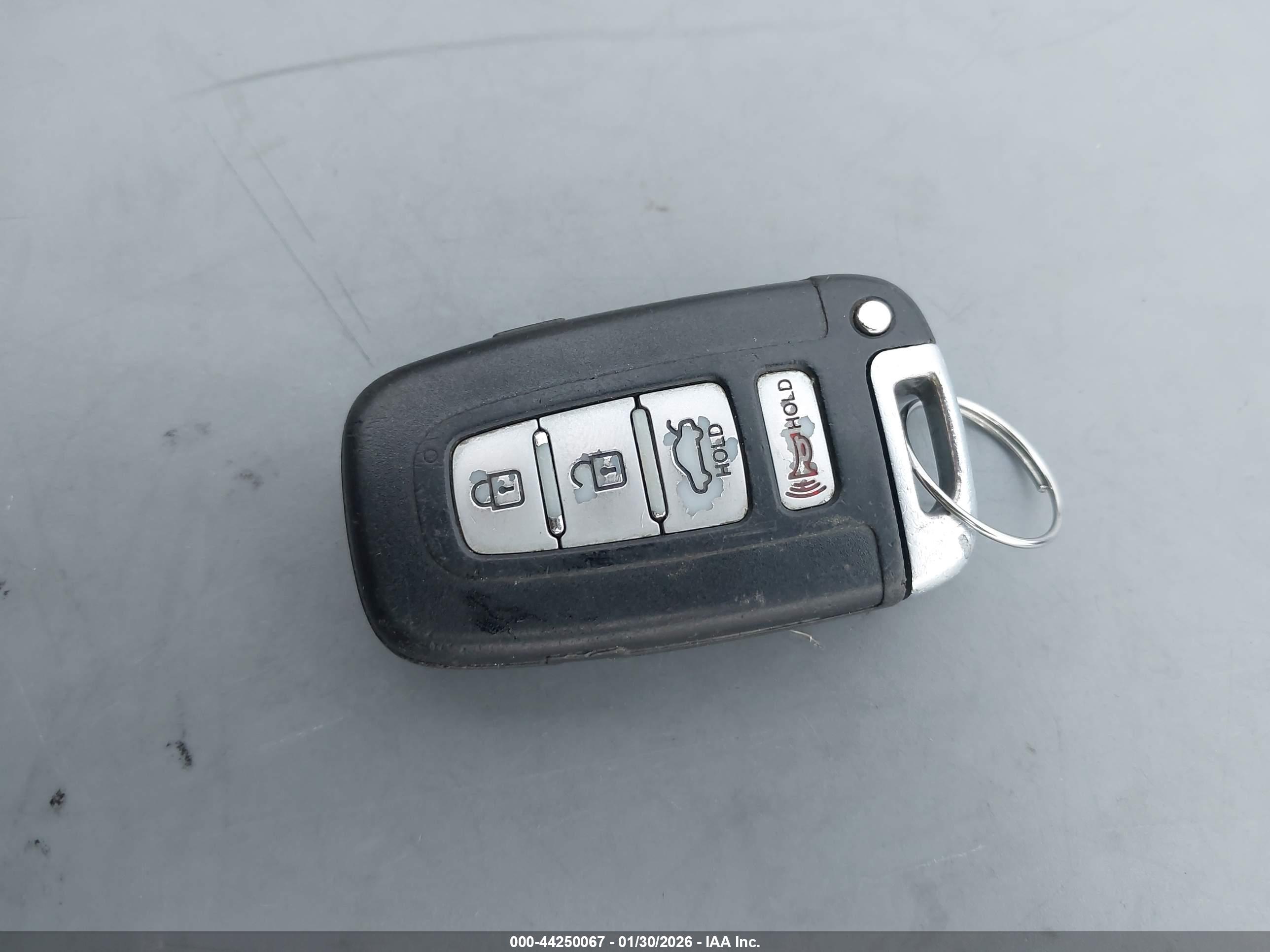 HYUNDAI GENESIS image 11