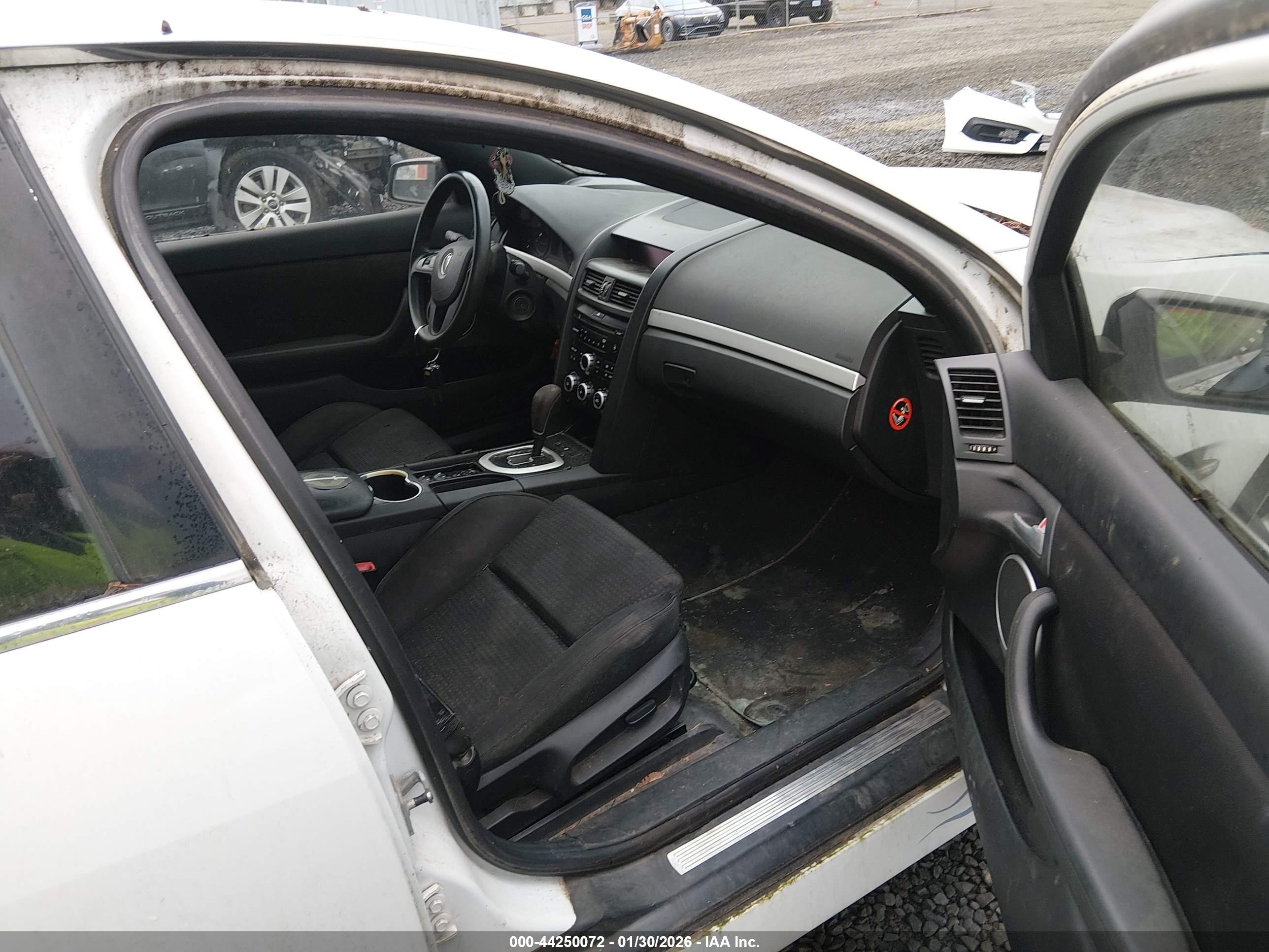 PONTIAC G8 image 5