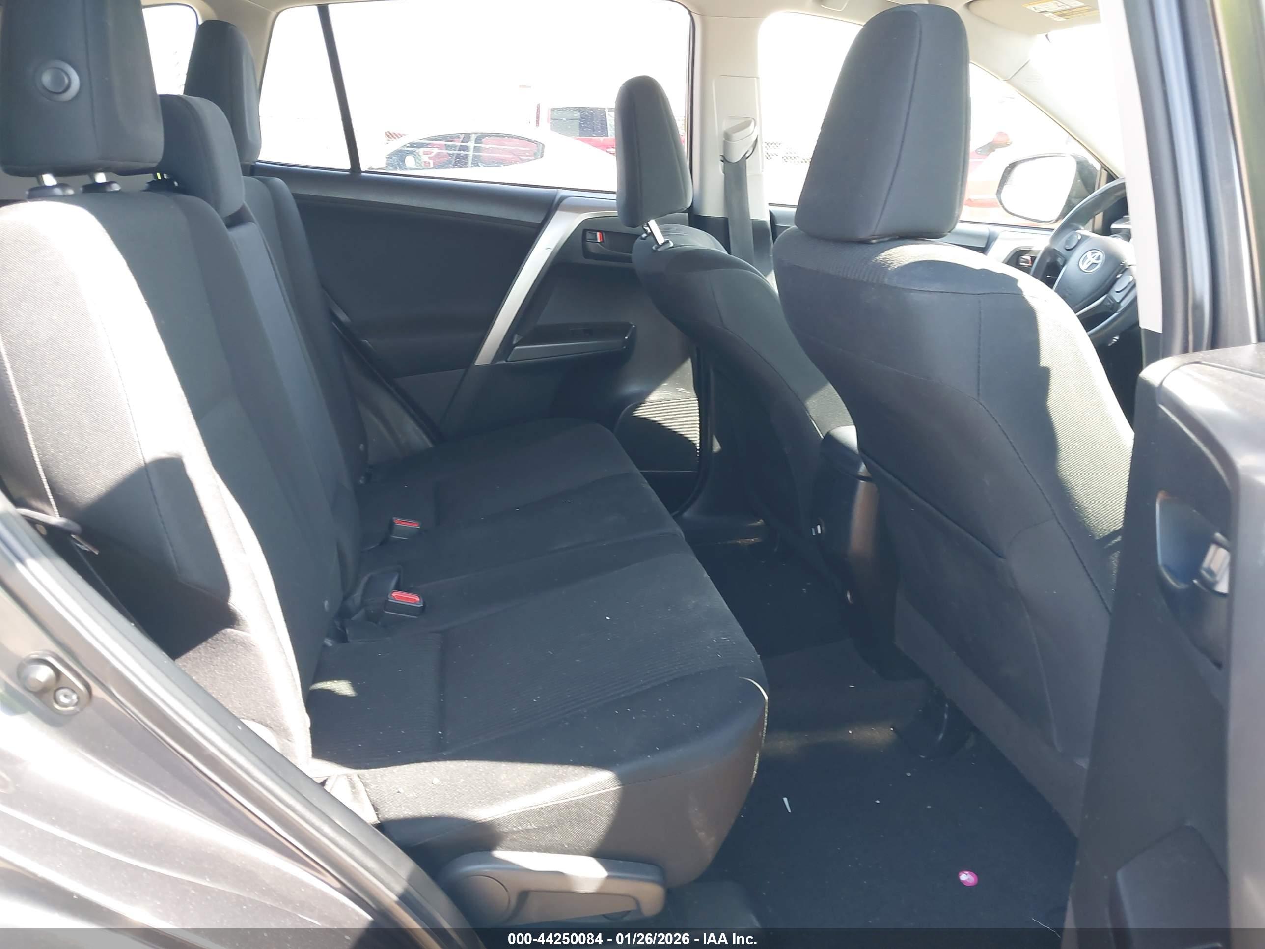 TOYOTA RAV4 image 8