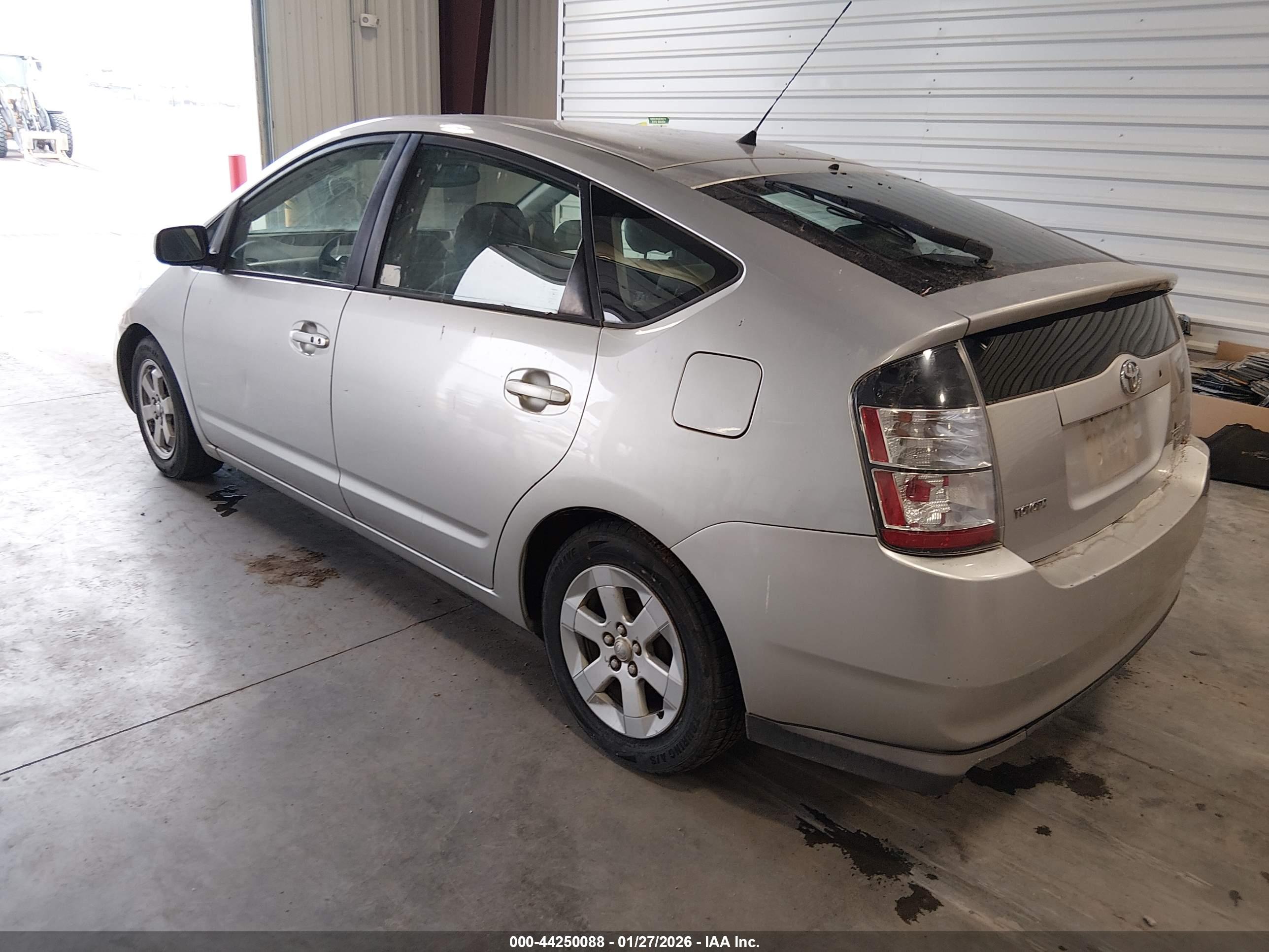 TOYOTA PRIUS image 3