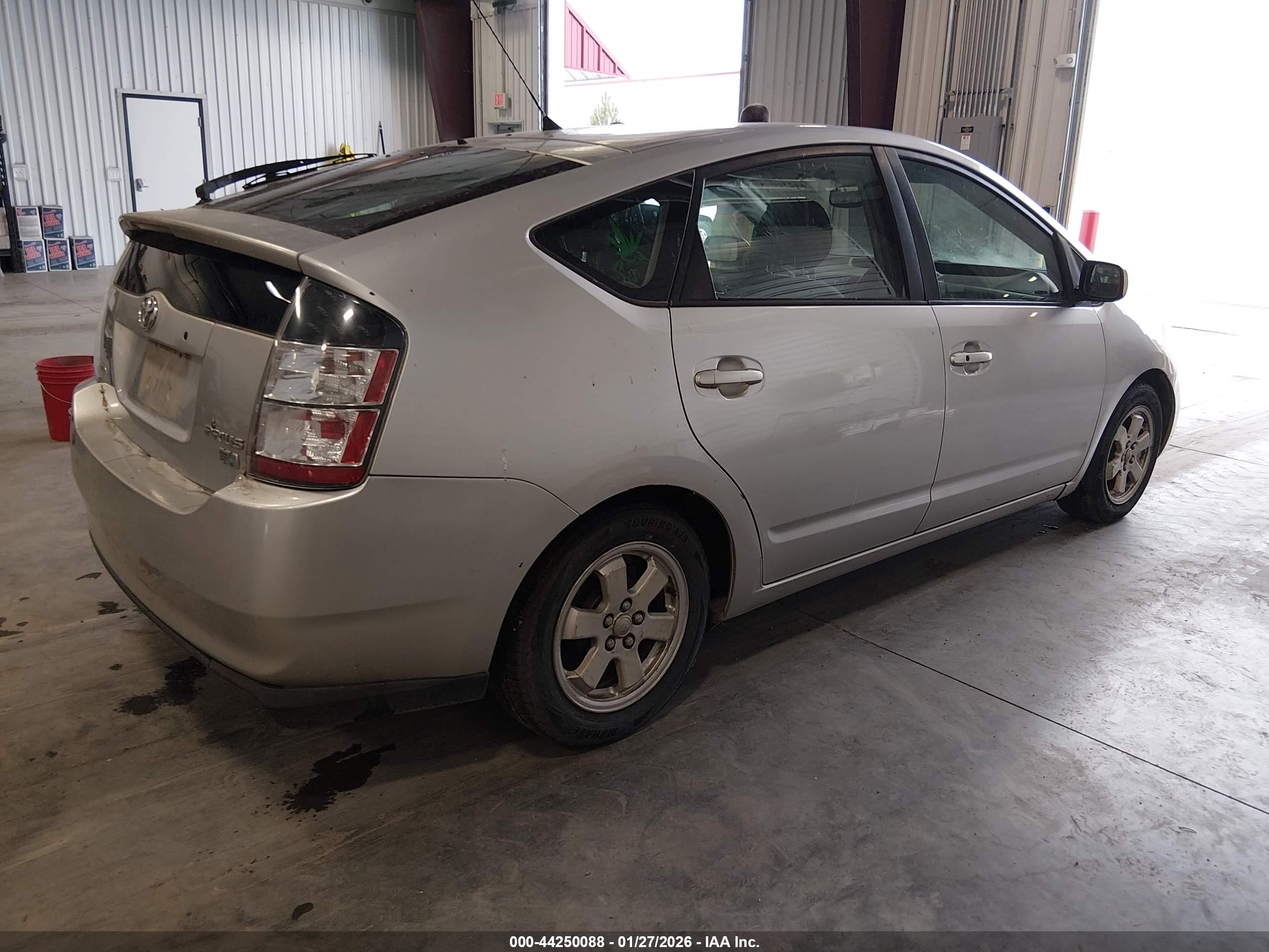 TOYOTA PRIUS image 4