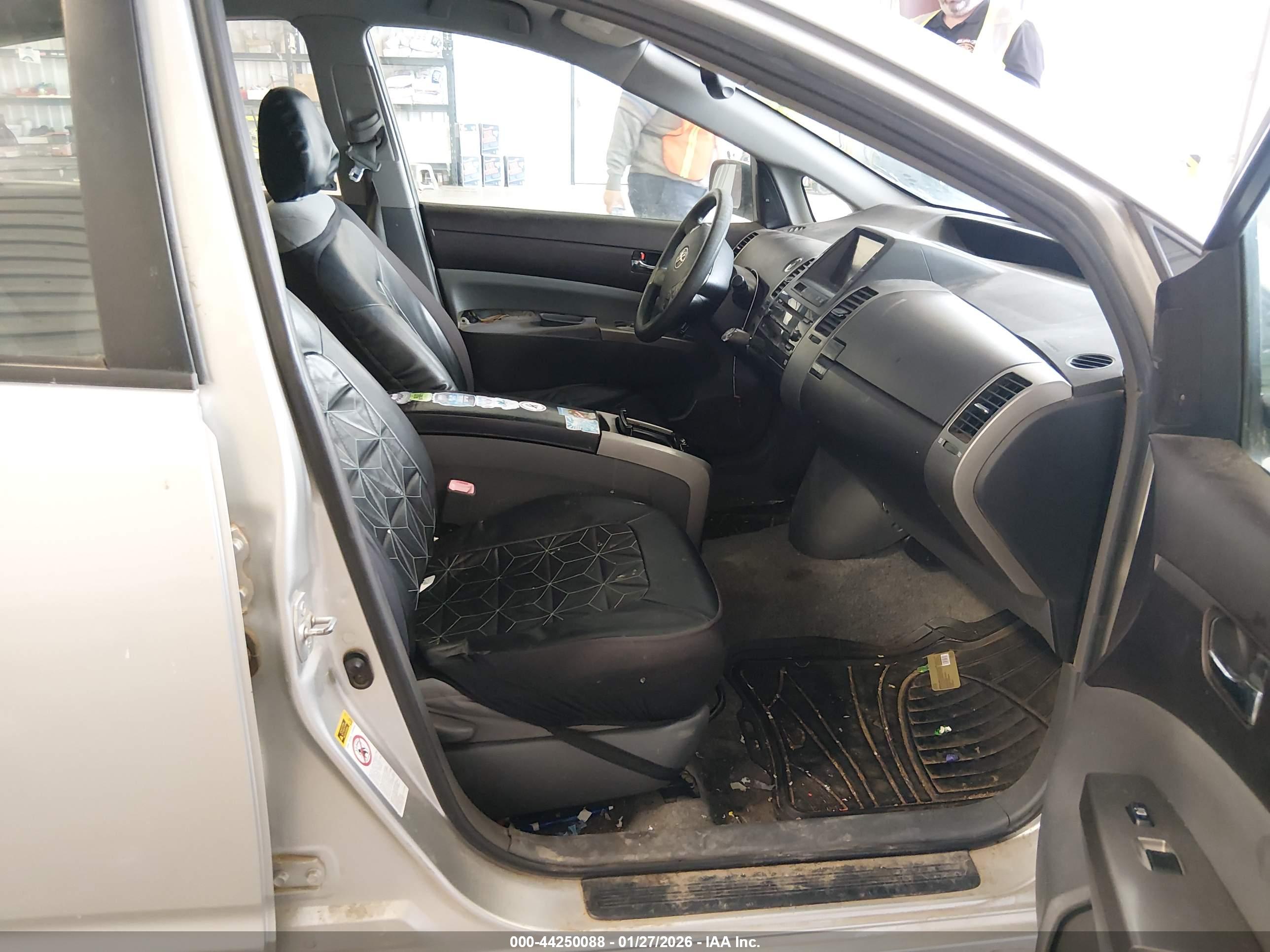 TOYOTA PRIUS image 5