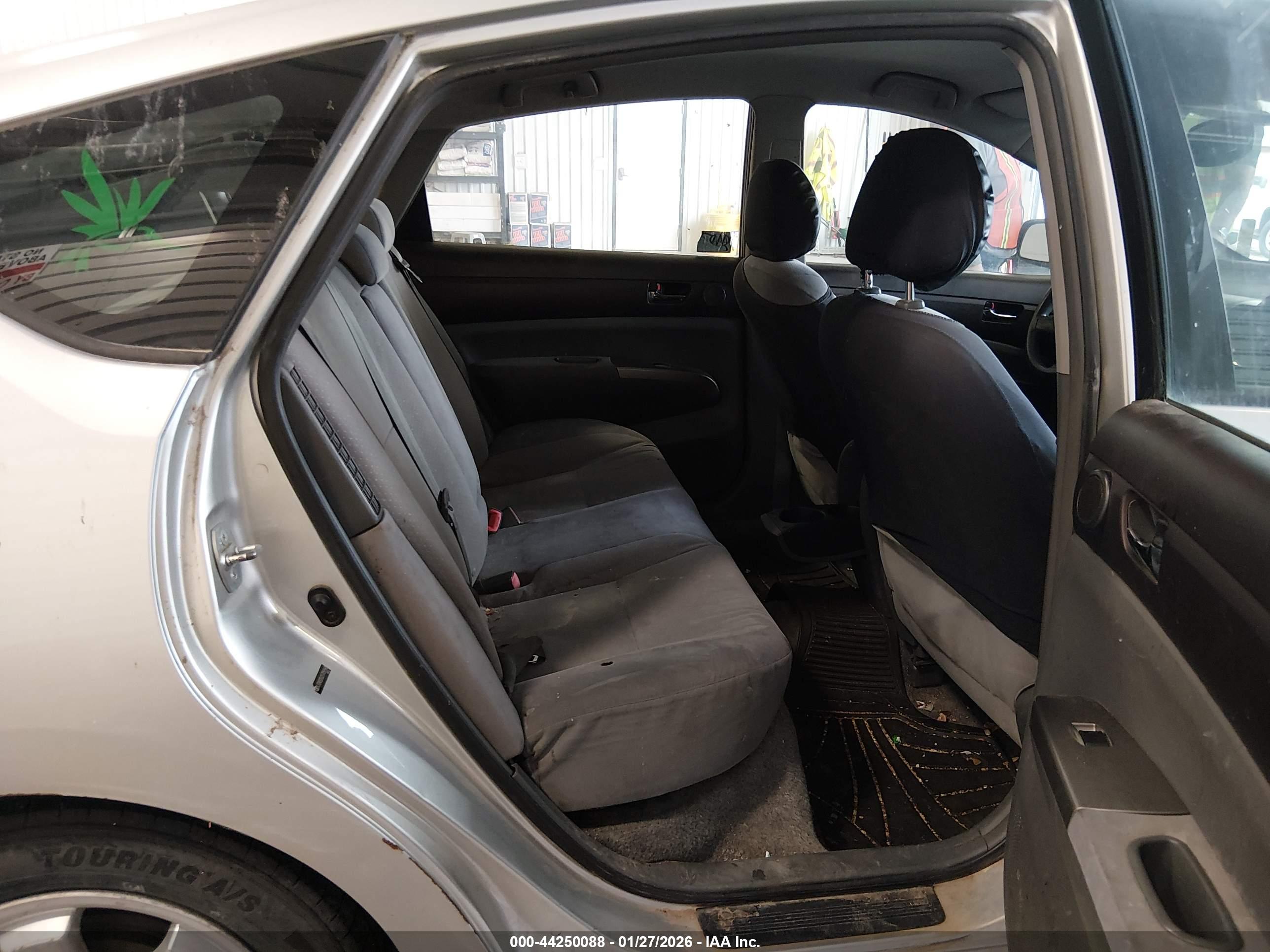 TOYOTA PRIUS image 8