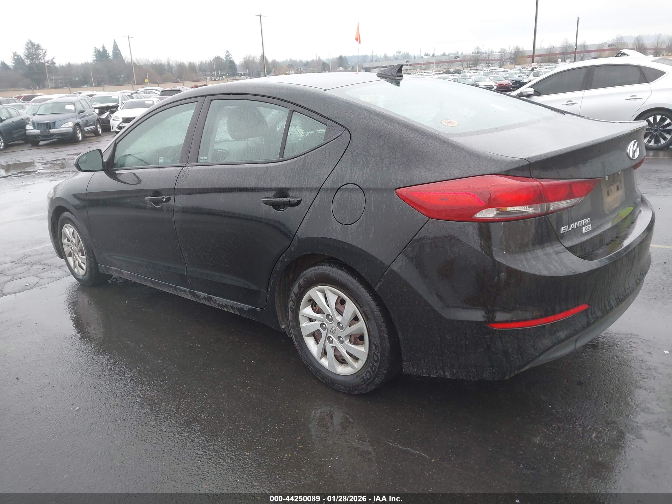 HYUNDAI ELANTRA image 3