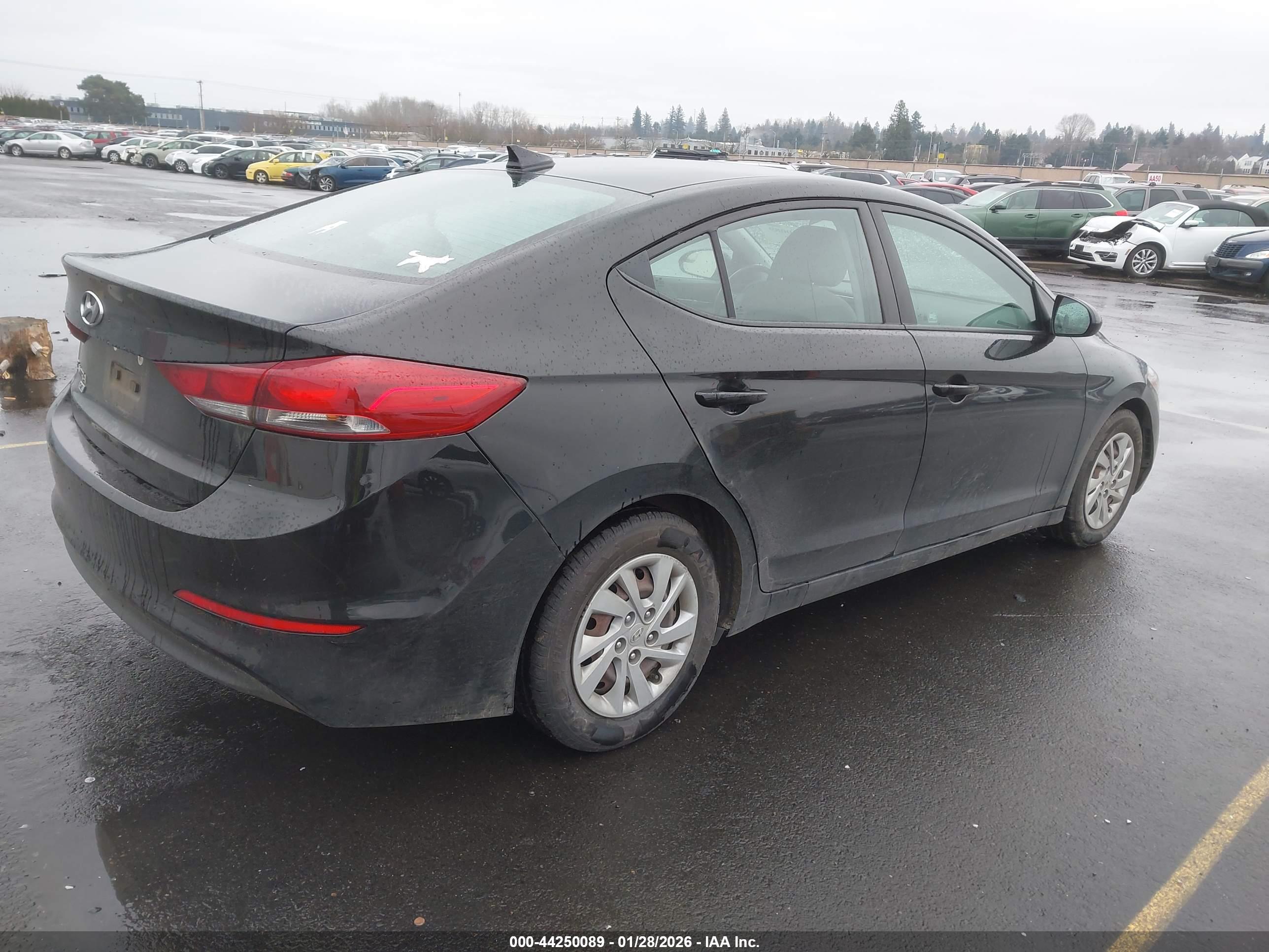 HYUNDAI ELANTRA image 4