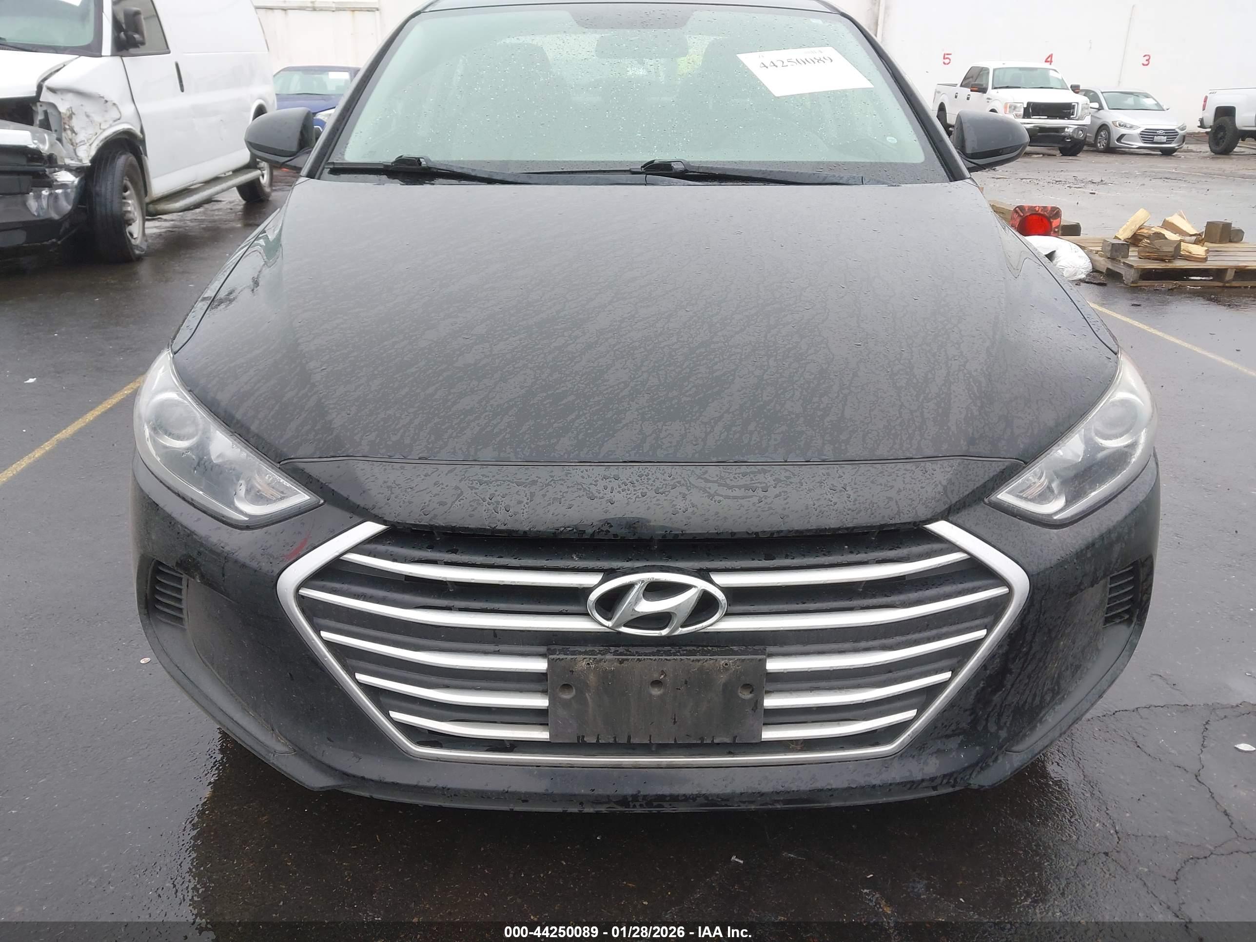 HYUNDAI ELANTRA image 6