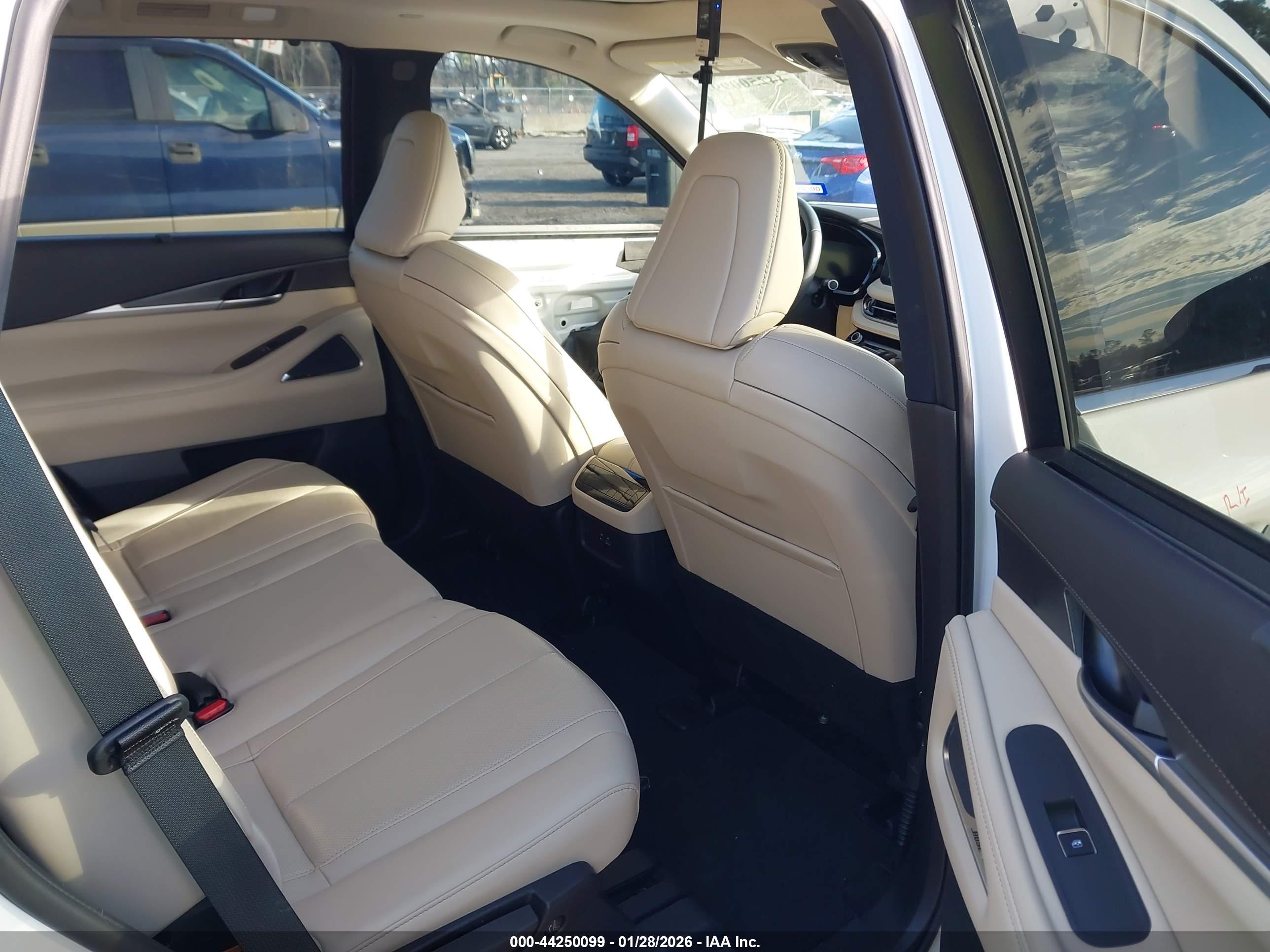 INFINITI QX60 image 8