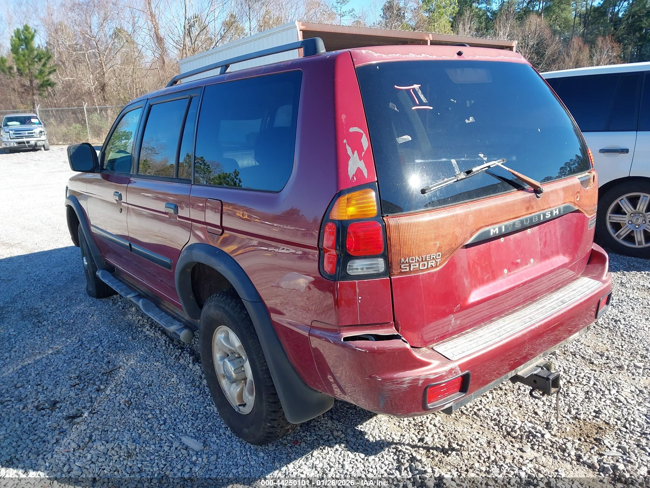 MITSUBISHI MONTERO image 3