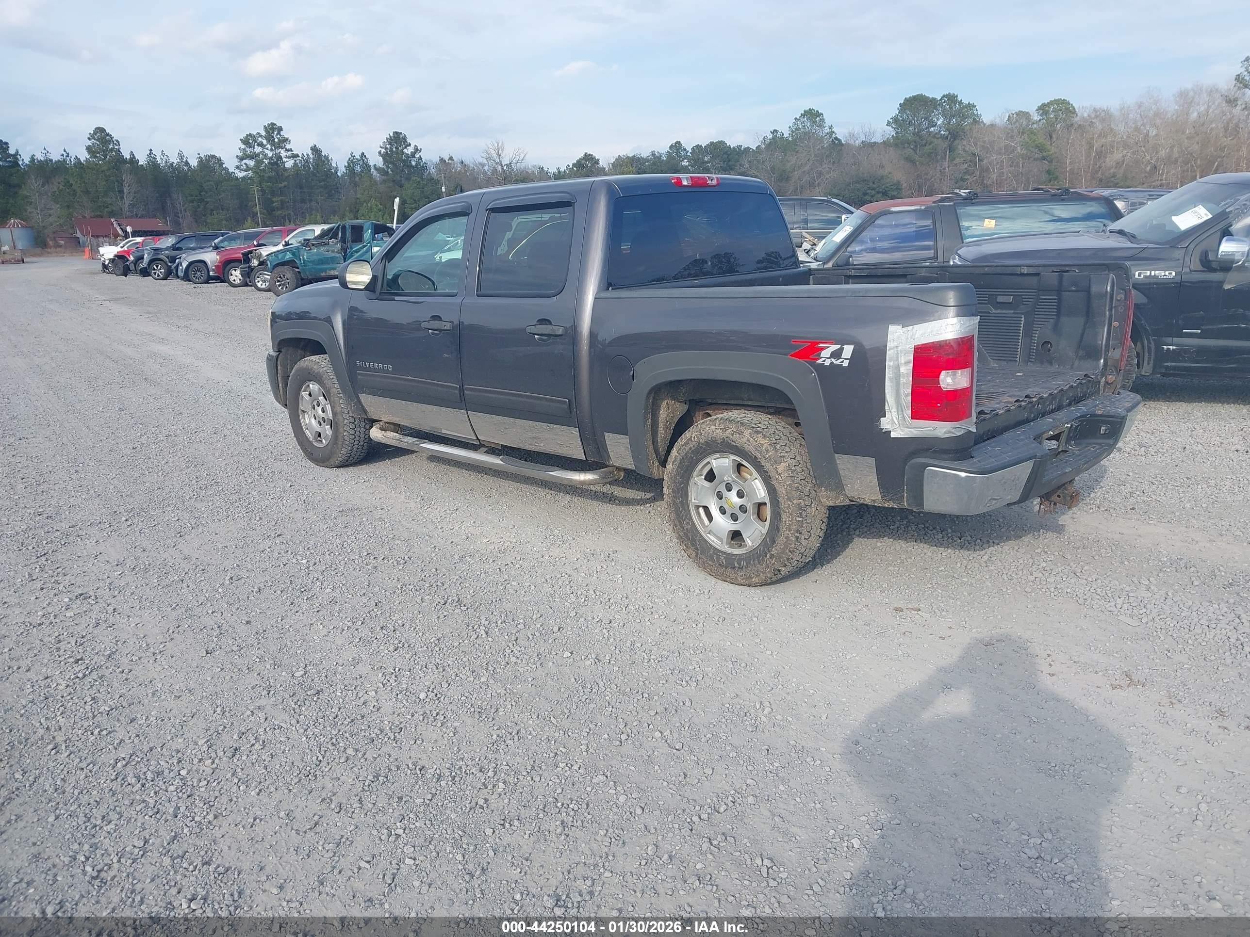 CHEVROLET SILVERADO image 3