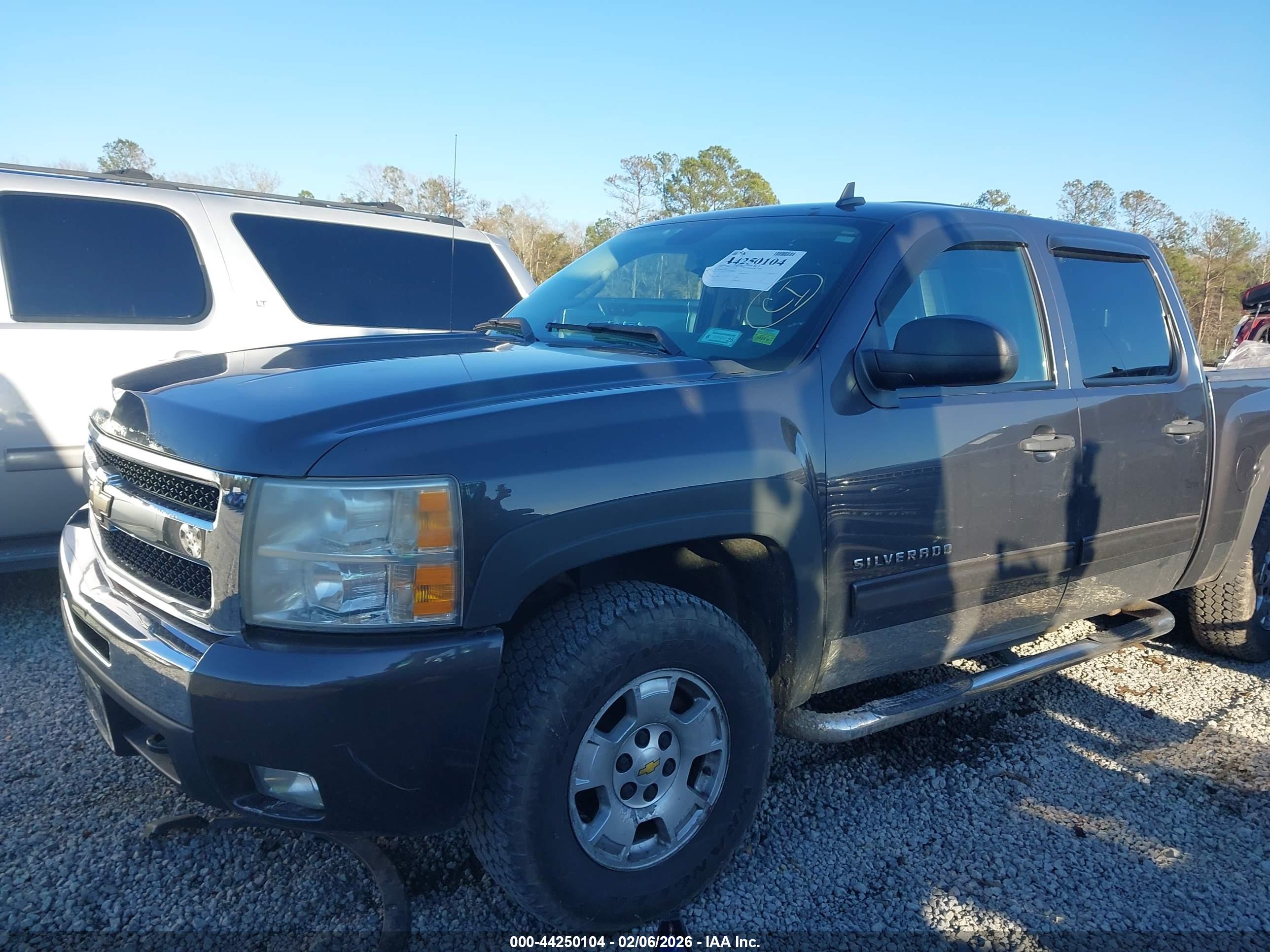 CHEVROLET SILVERADO image 6