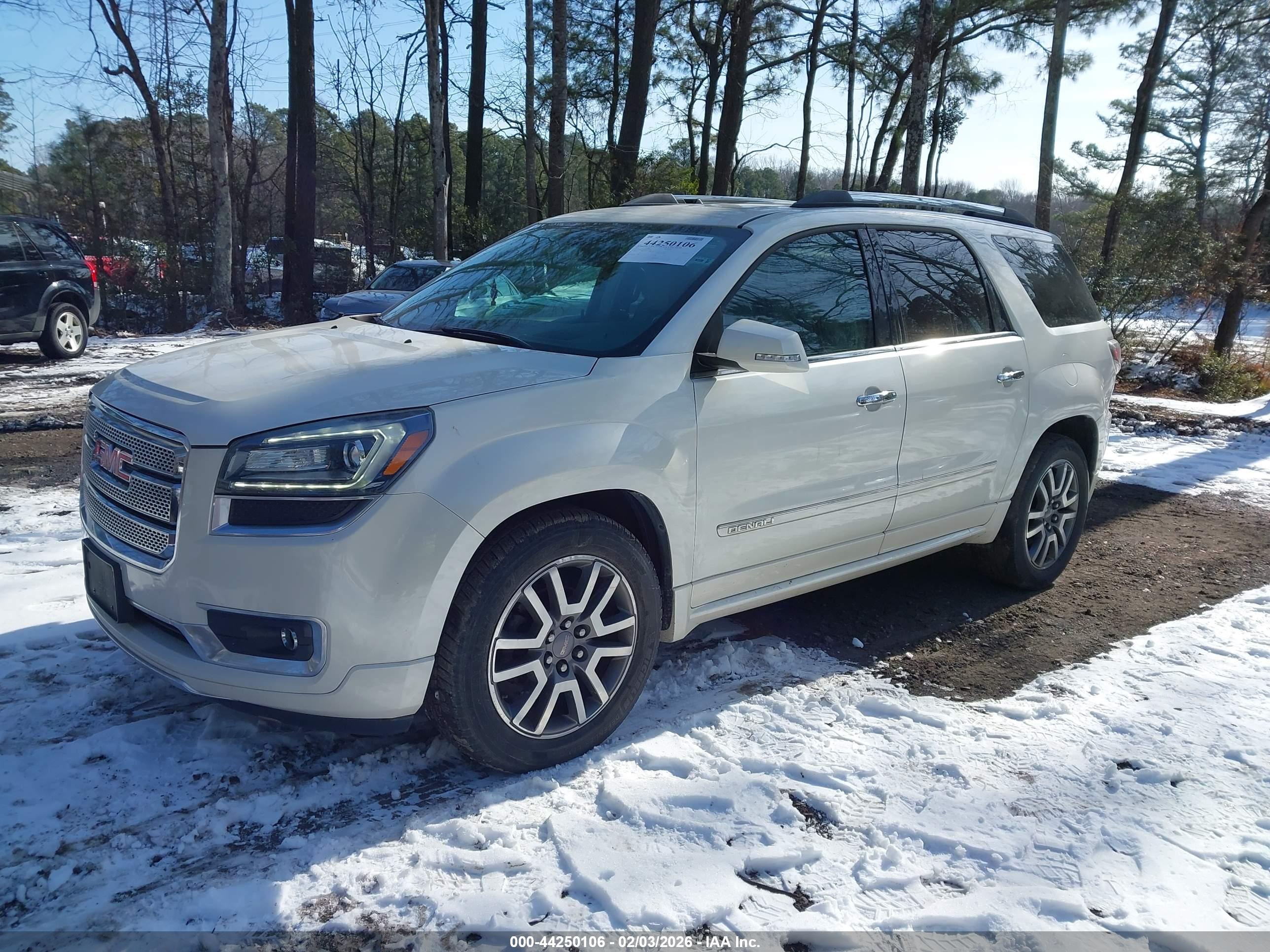 GMC ACADIA image 2