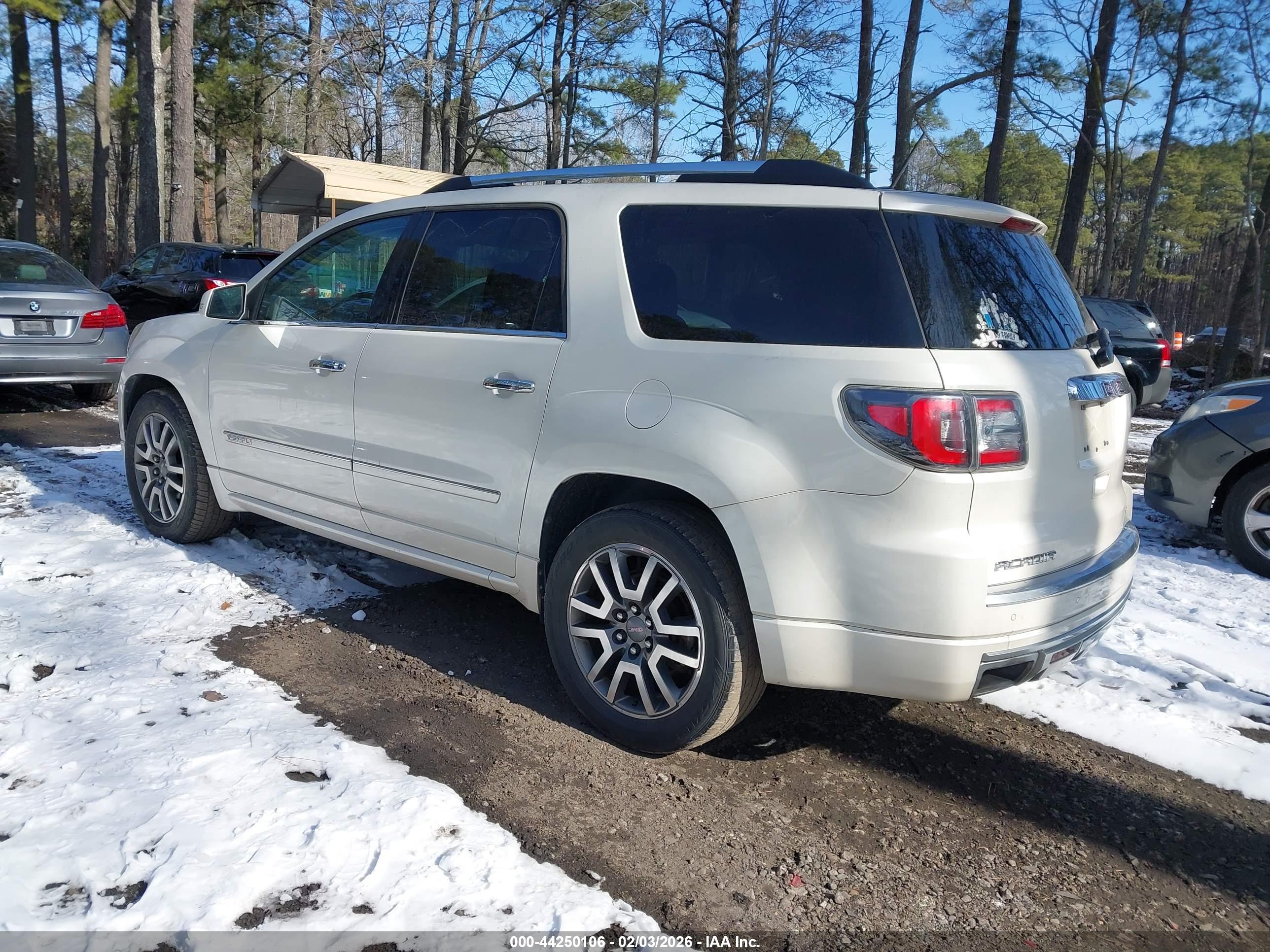 GMC ACADIA image 3
