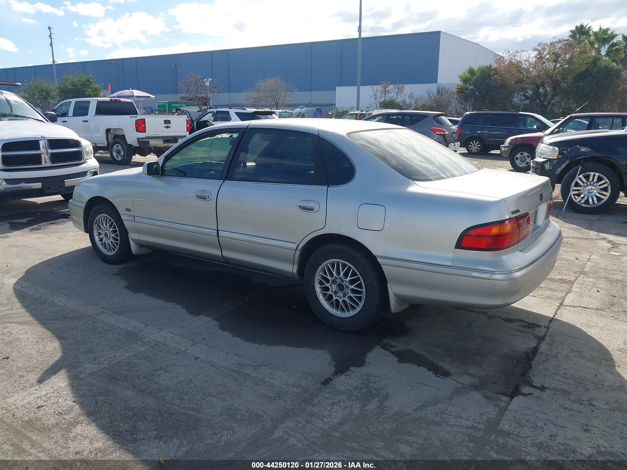 TOYOTA AVALON image 3