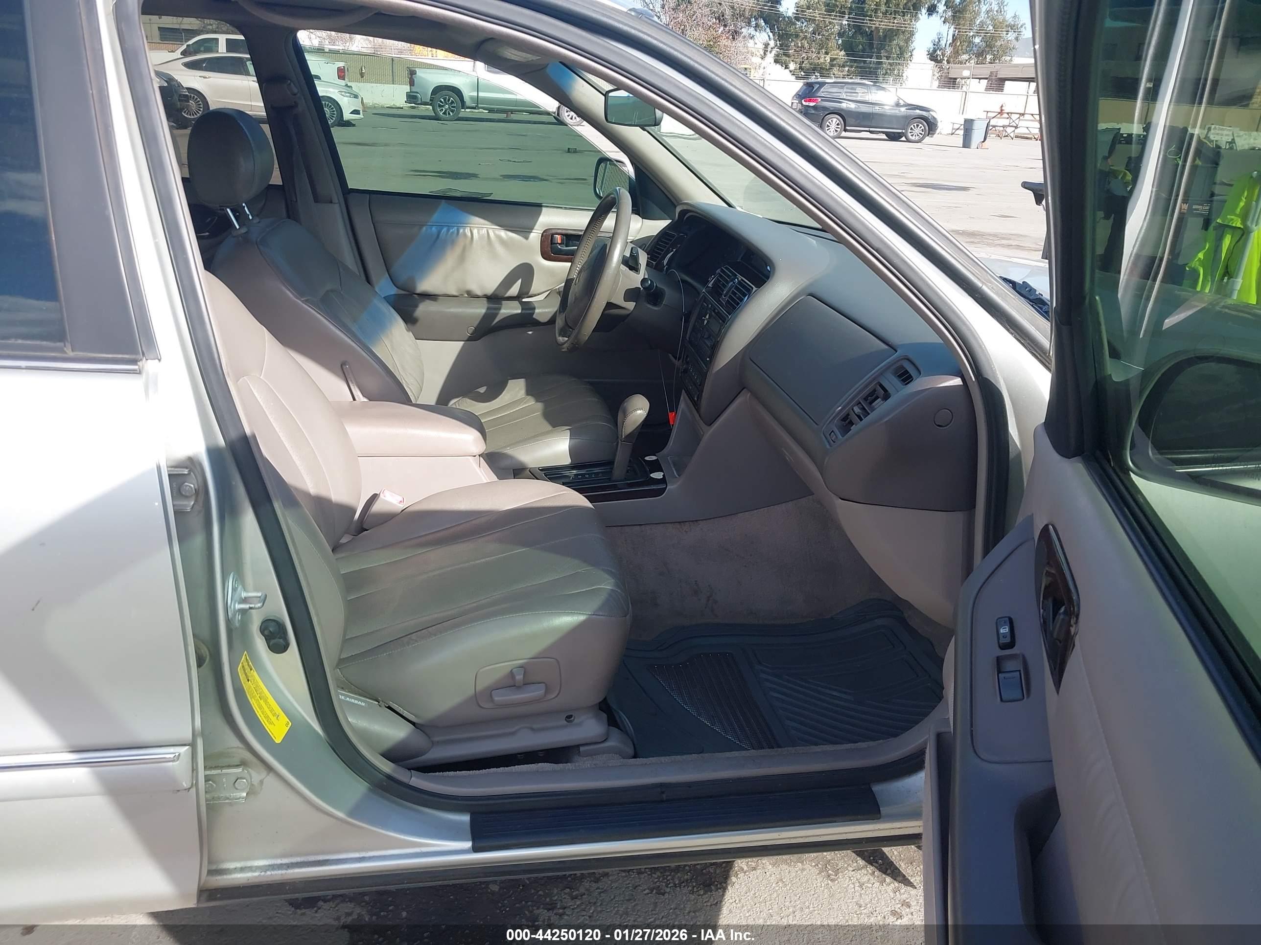 TOYOTA AVALON image 5