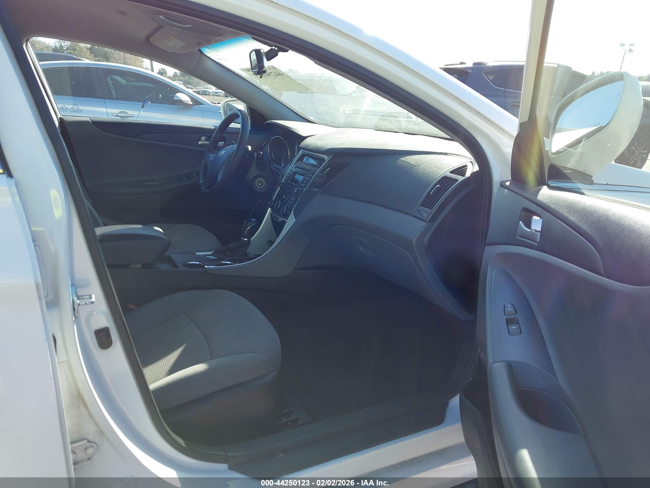 HYUNDAI SONATA image 5
