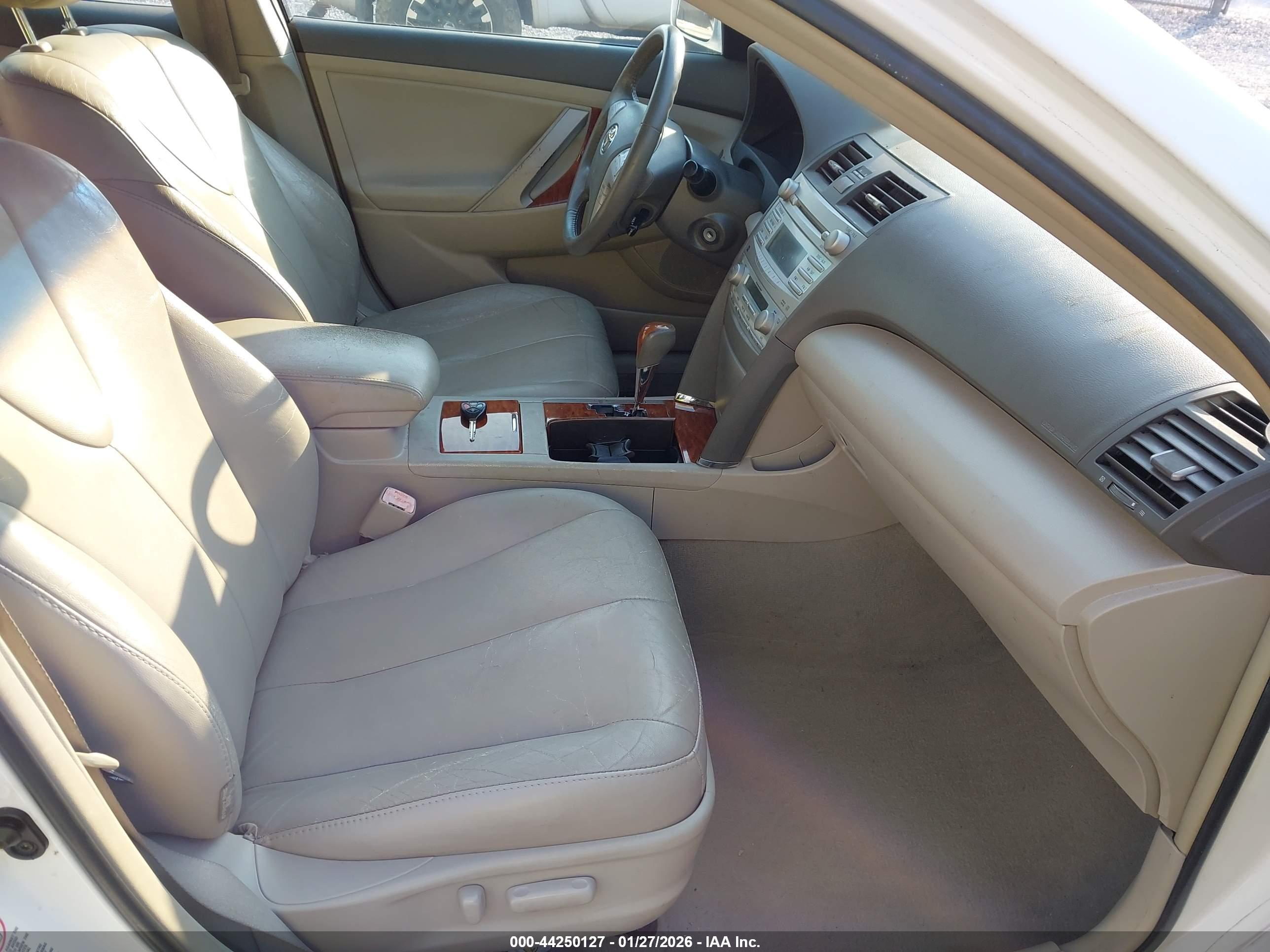 TOYOTA CAMRY image 5