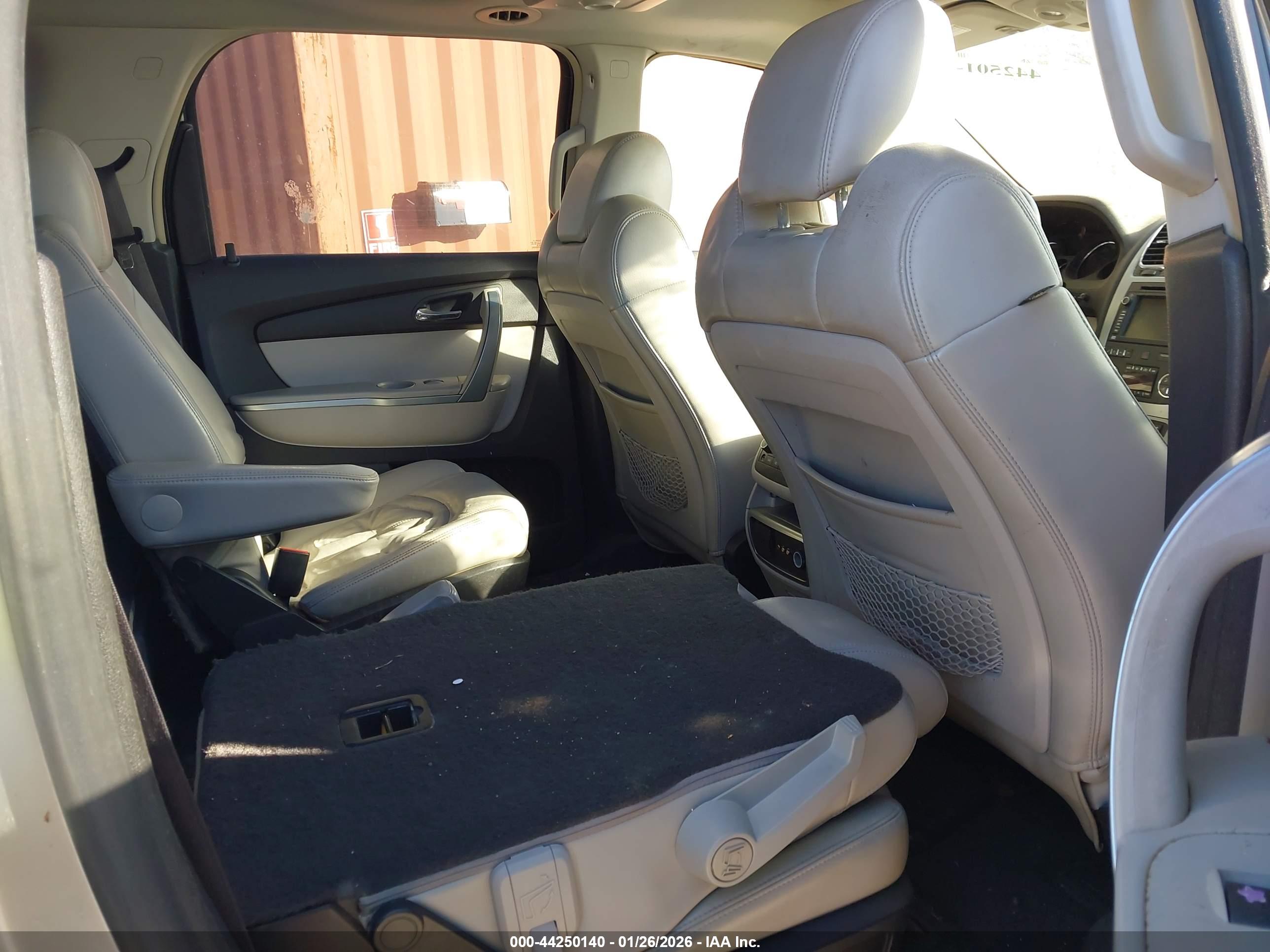 GMC ACADIA image 8