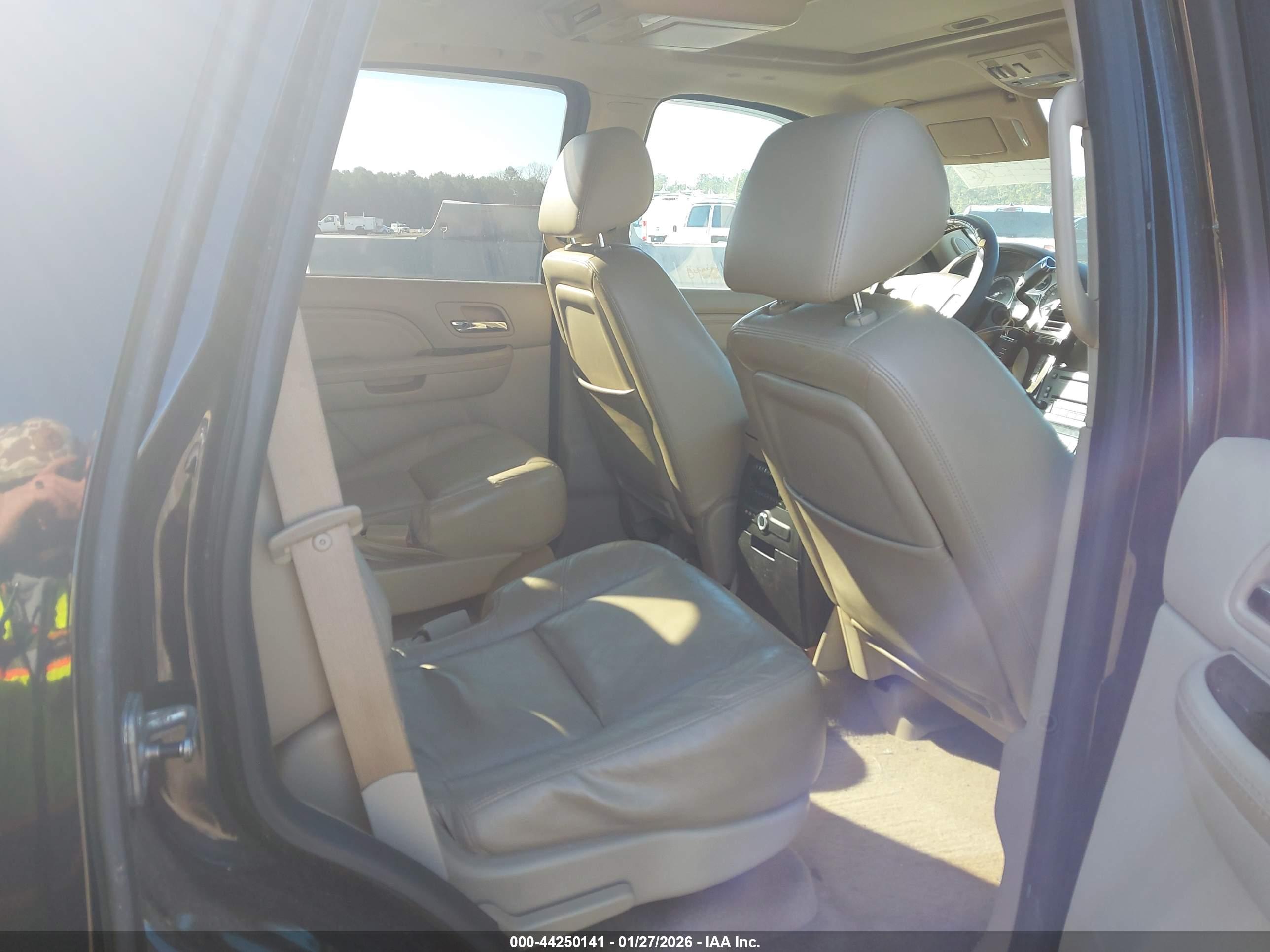 CADILLAC ESCALADE image 8