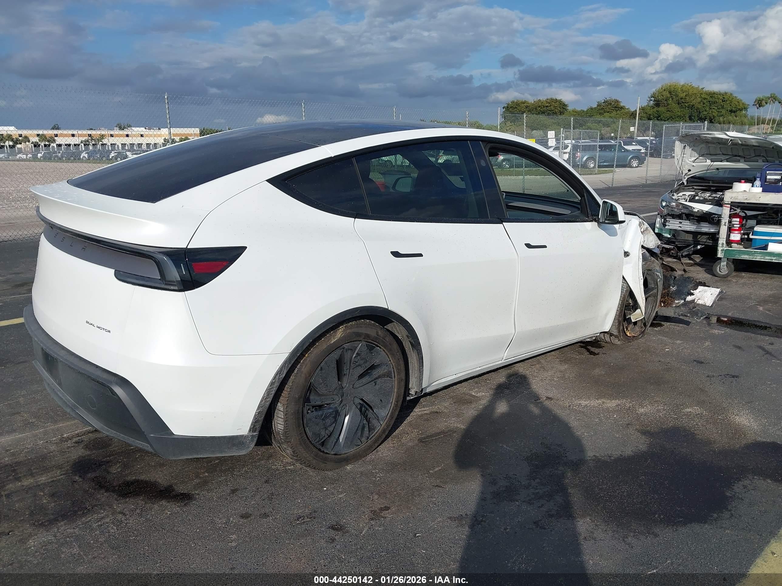 TESLA MODEL image 4