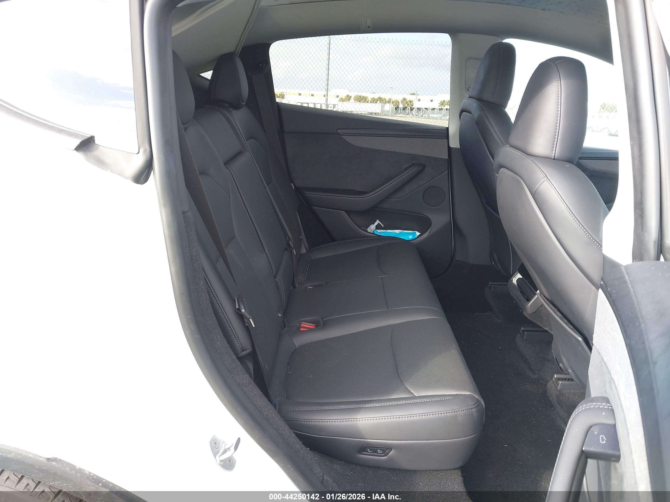 TESLA MODEL image 8