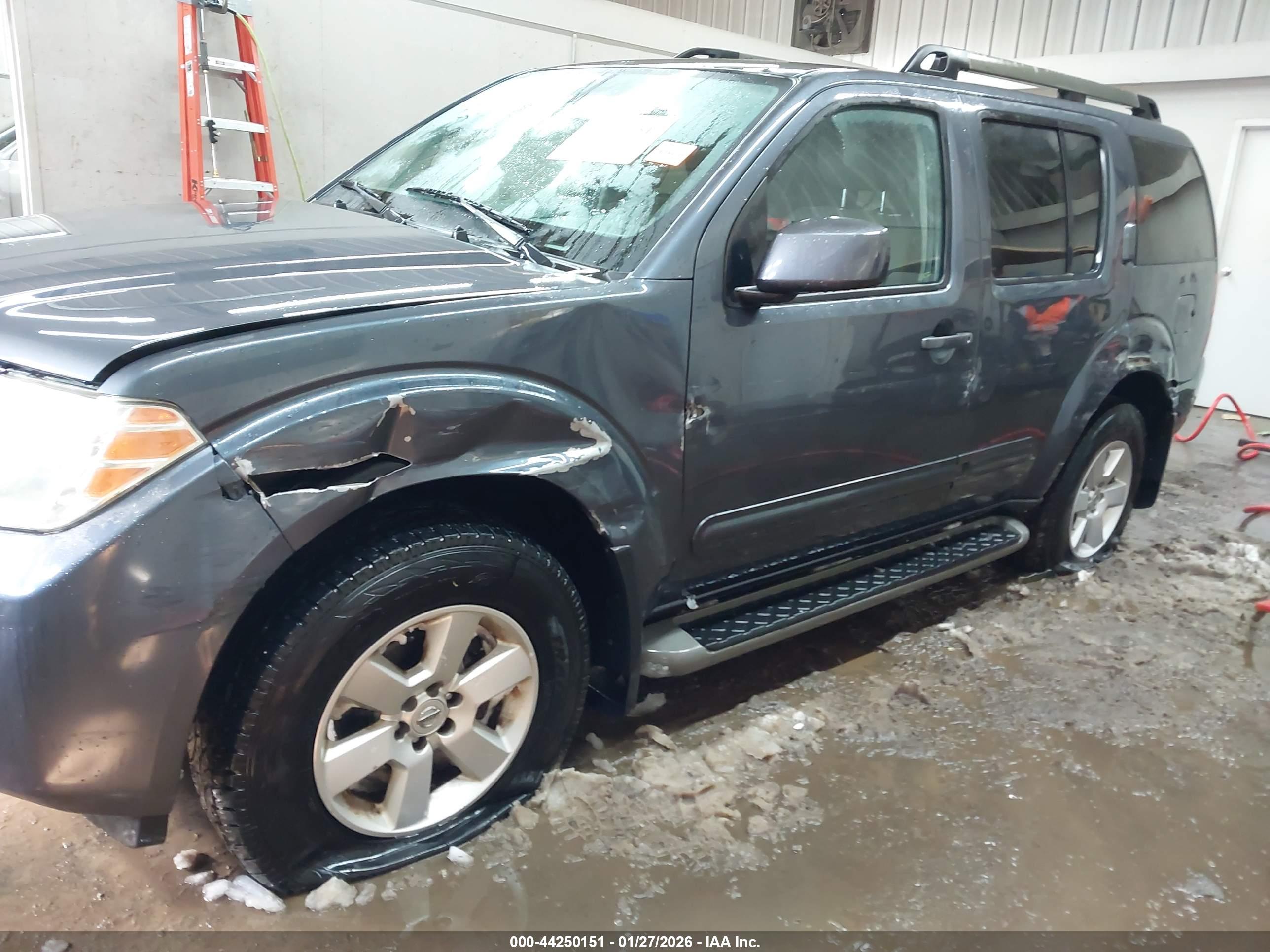 NISSAN PATHFINDER image 6