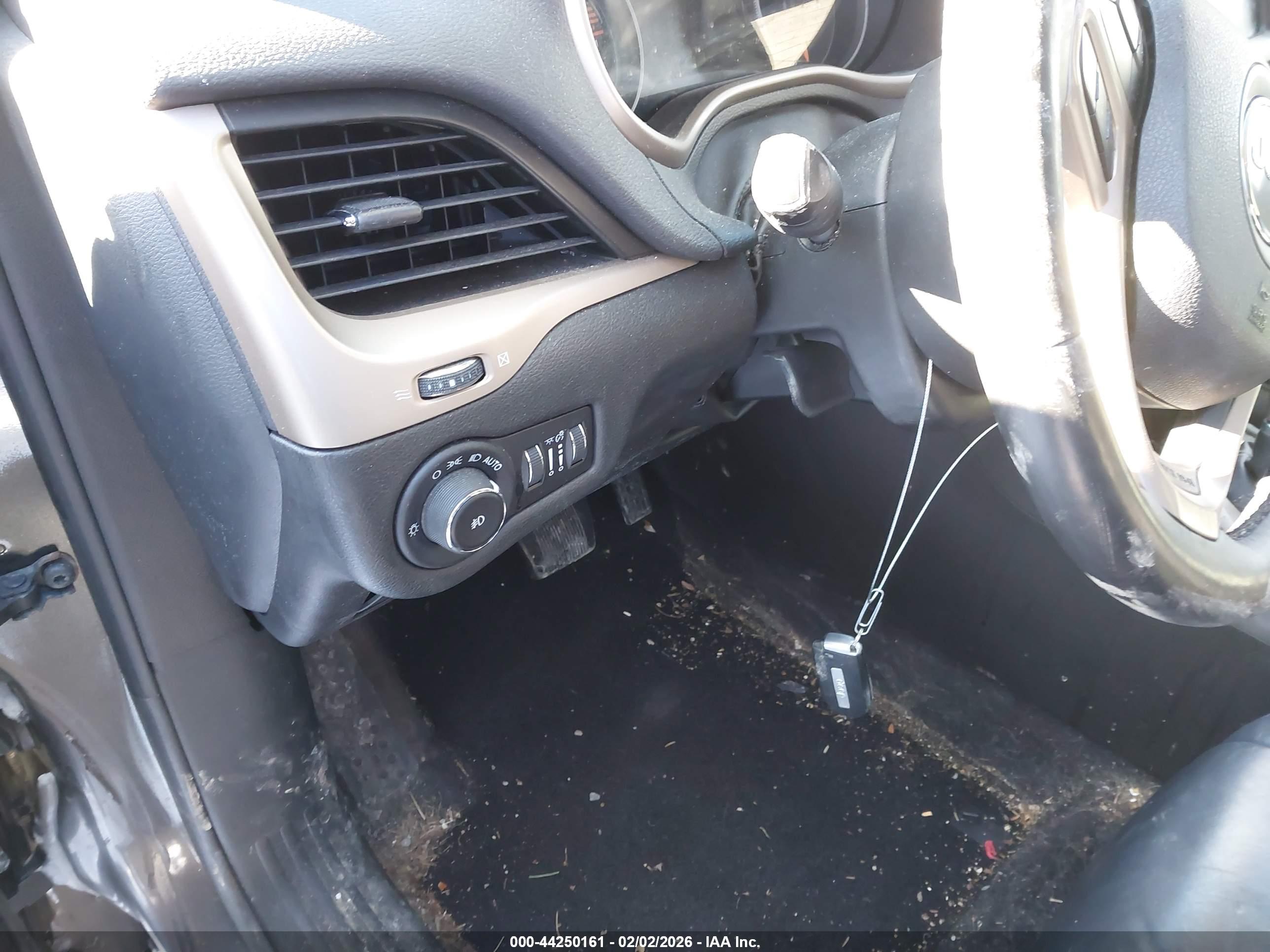 JEEP CHEROKEE image 11