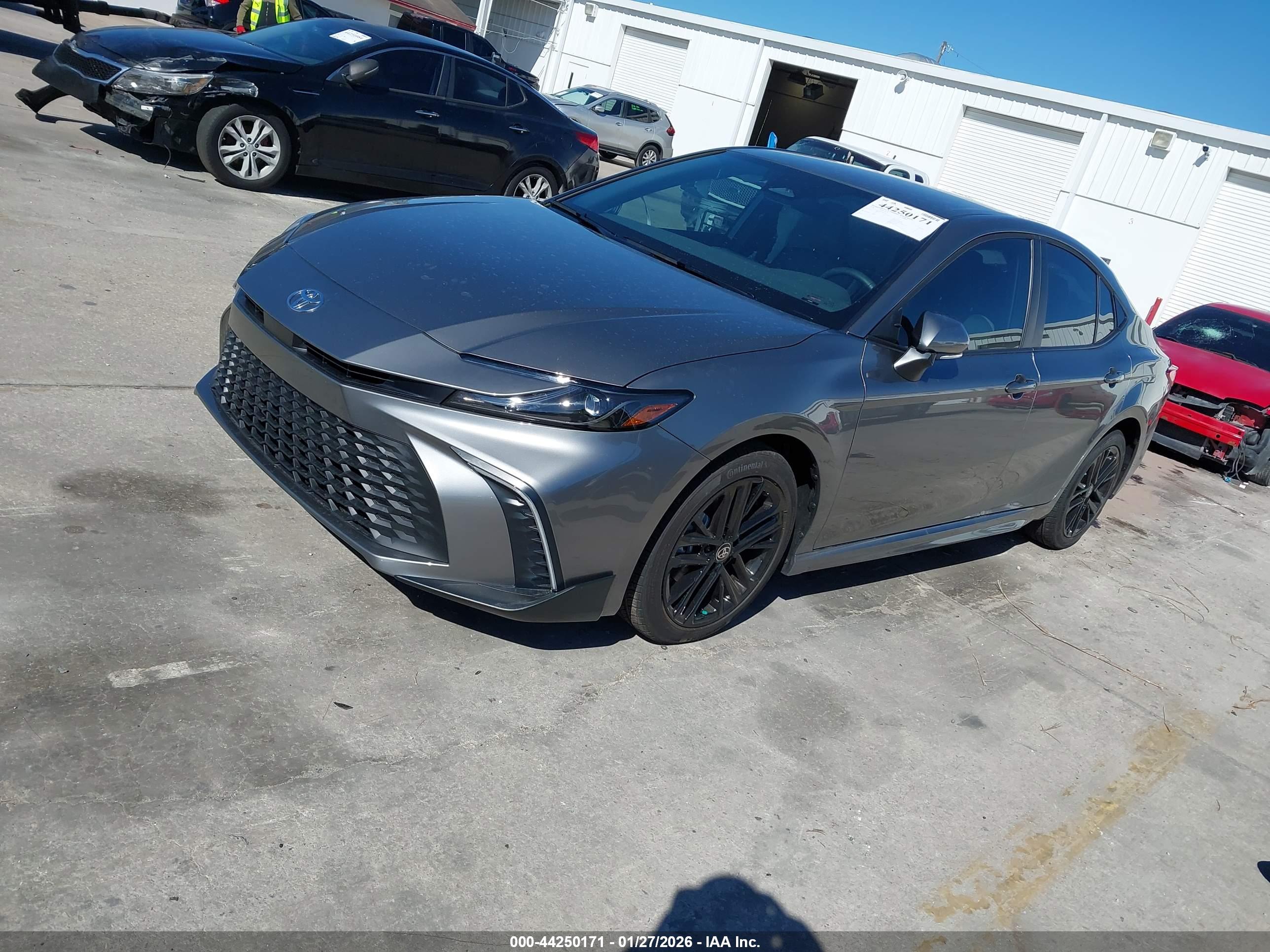 TOYOTA CAMRY image 2