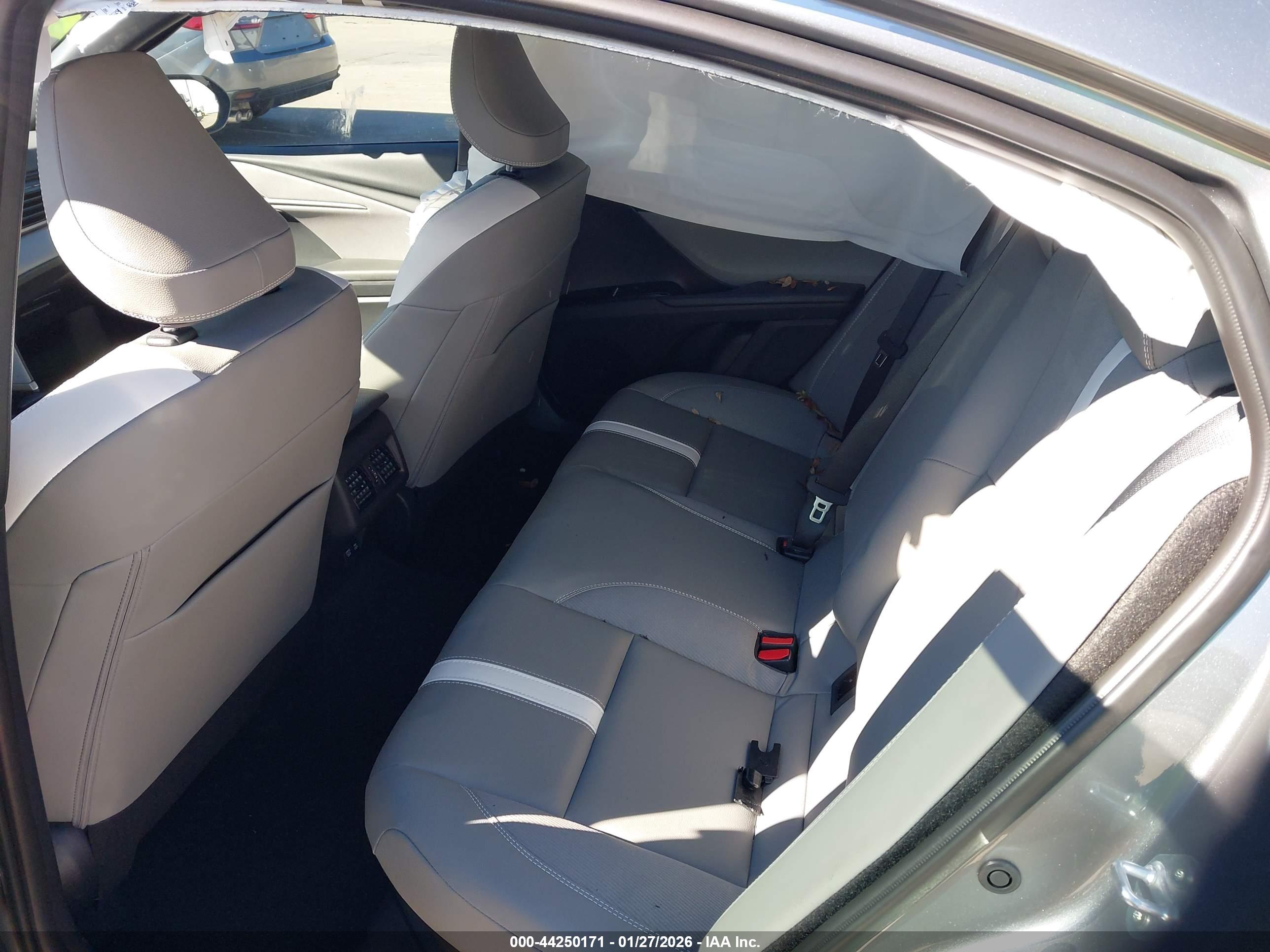TOYOTA CAMRY image 8