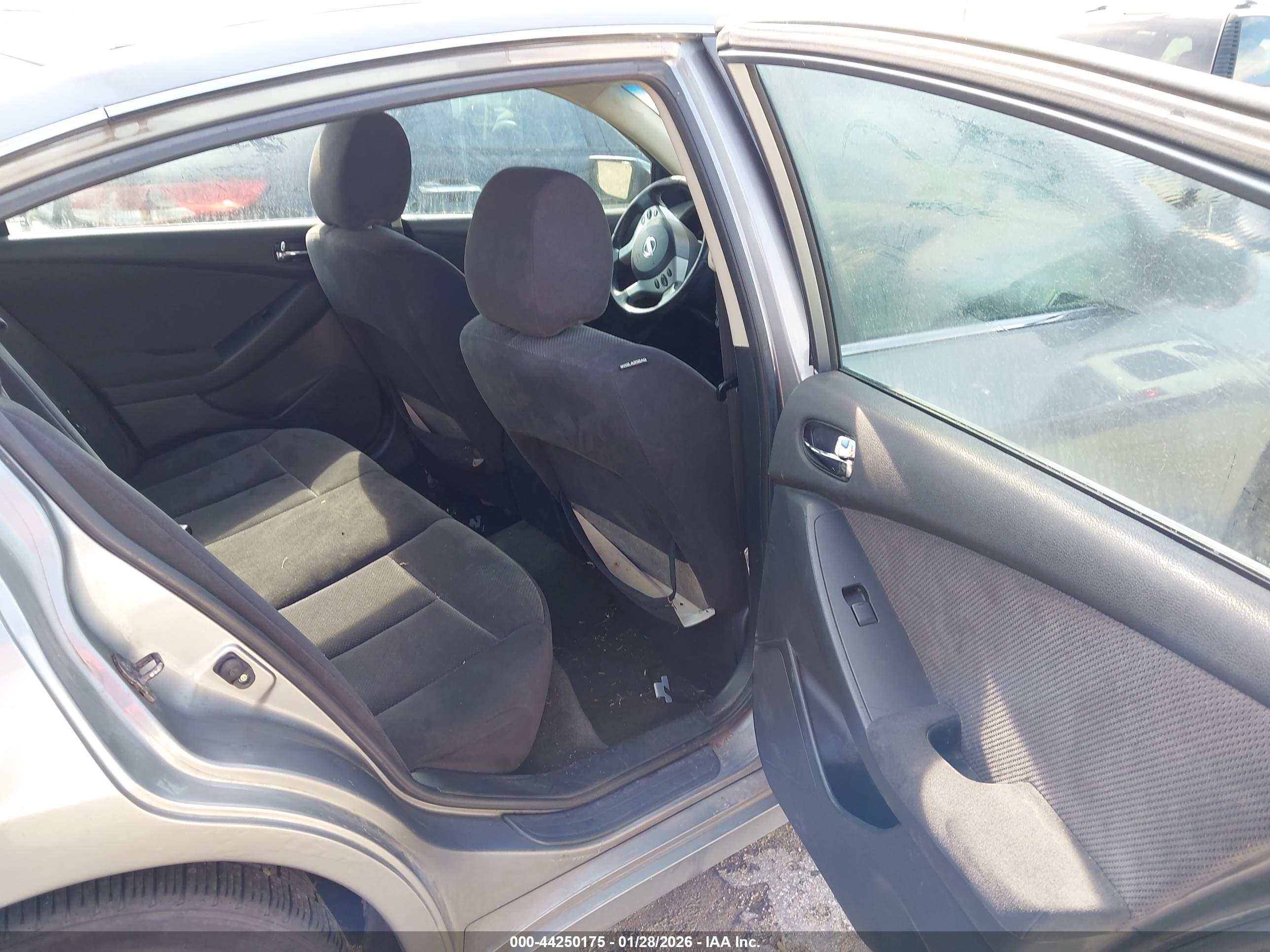 NISSAN ALTIMA image 8