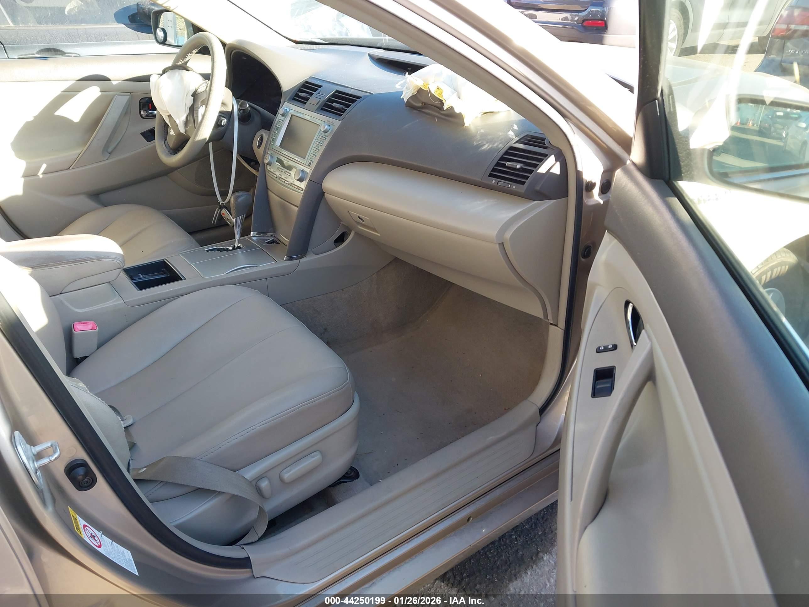 TOYOTA CAMRY image 5