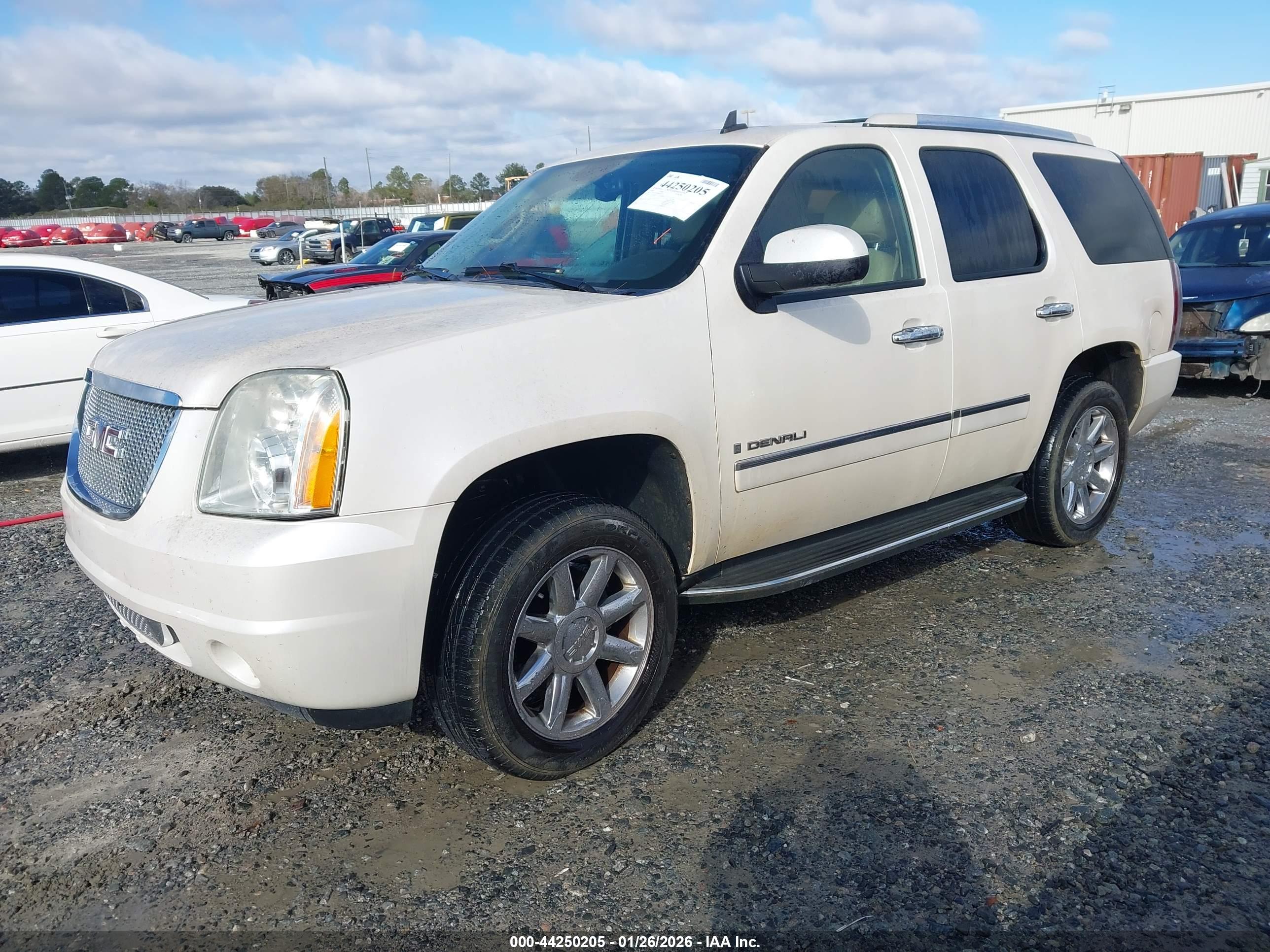 GMC YUKON image 2