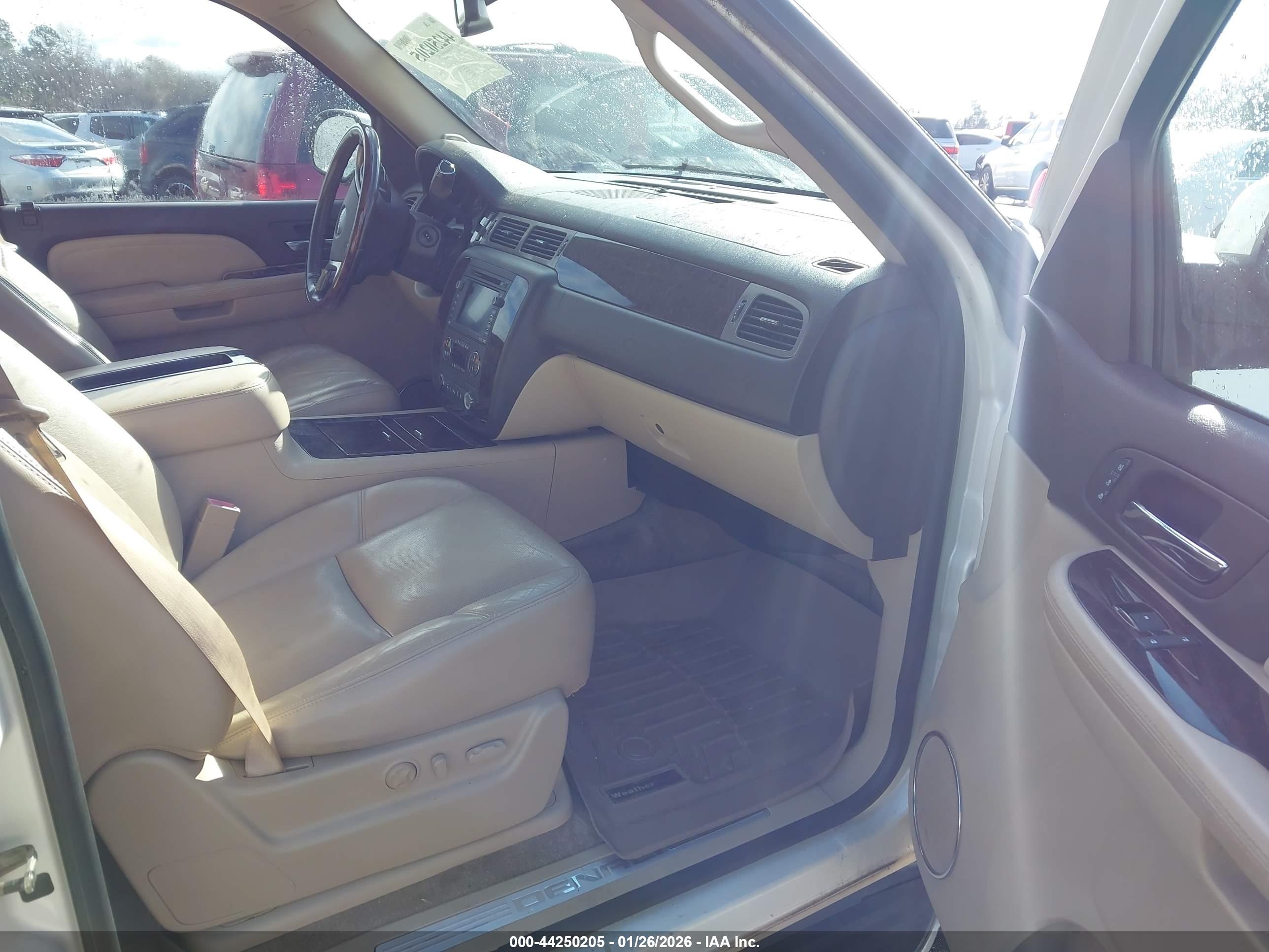 GMC YUKON image 5