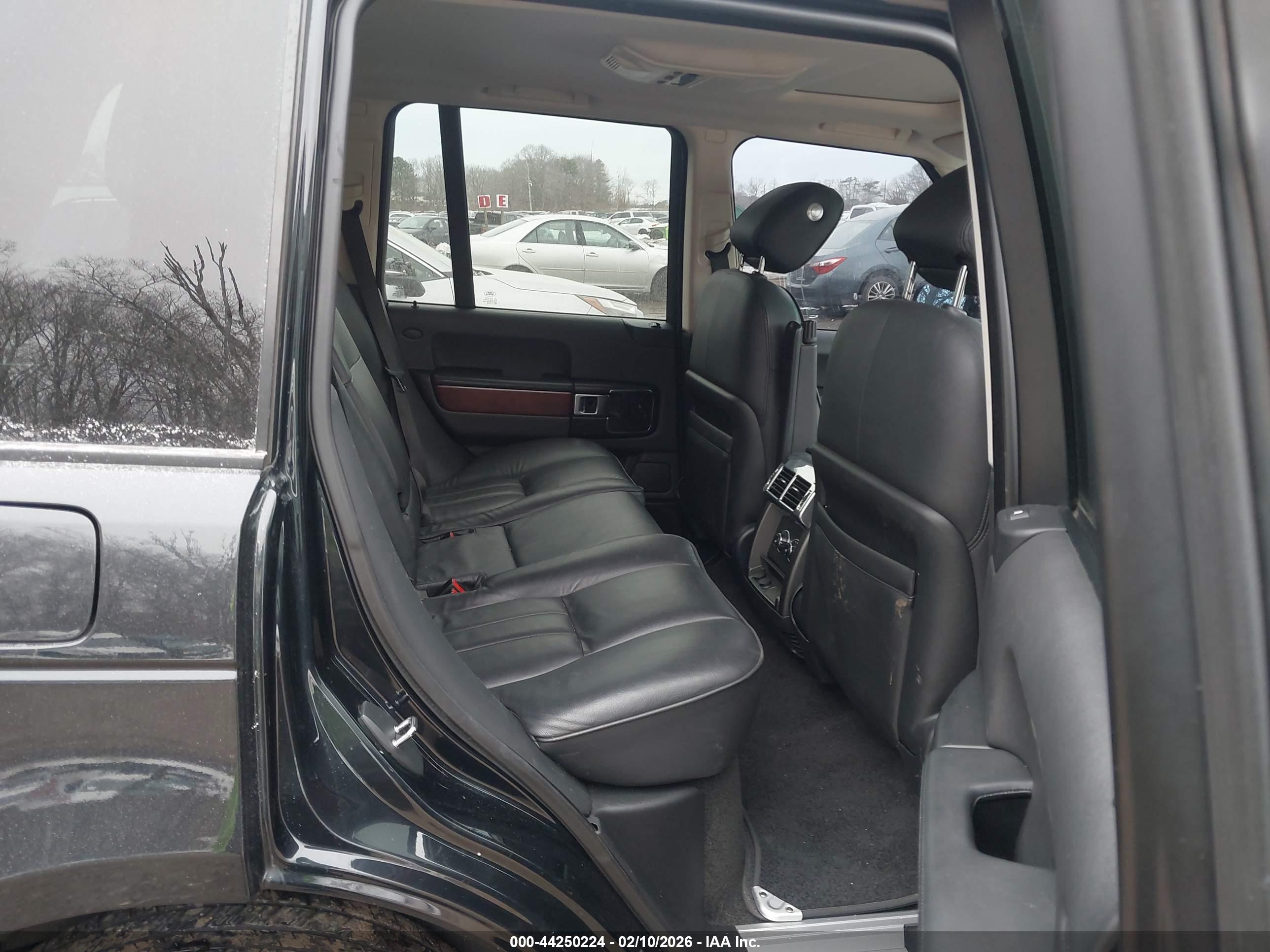 LAND ROVER image 8