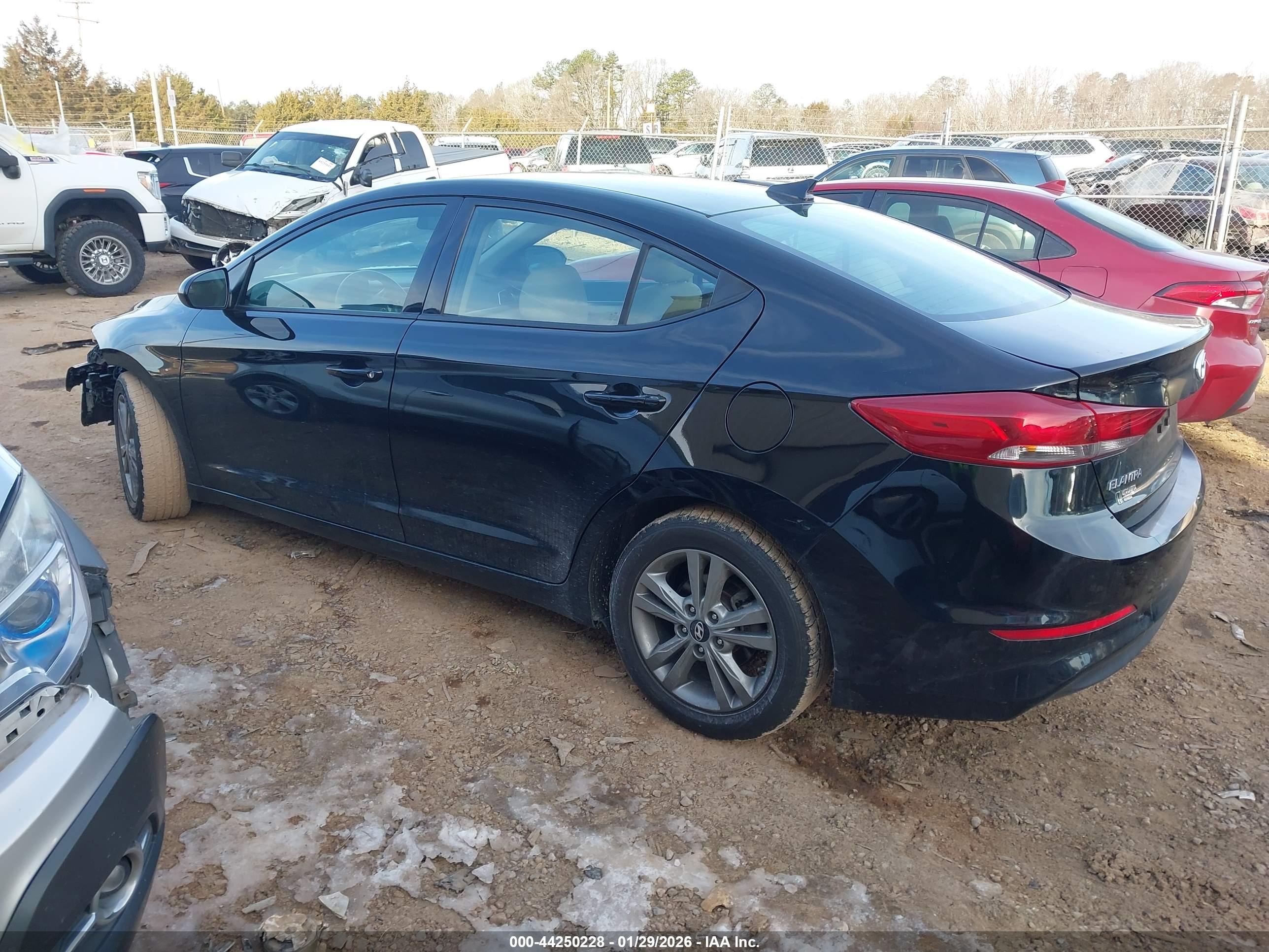 HYUNDAI ELANTRA image 3